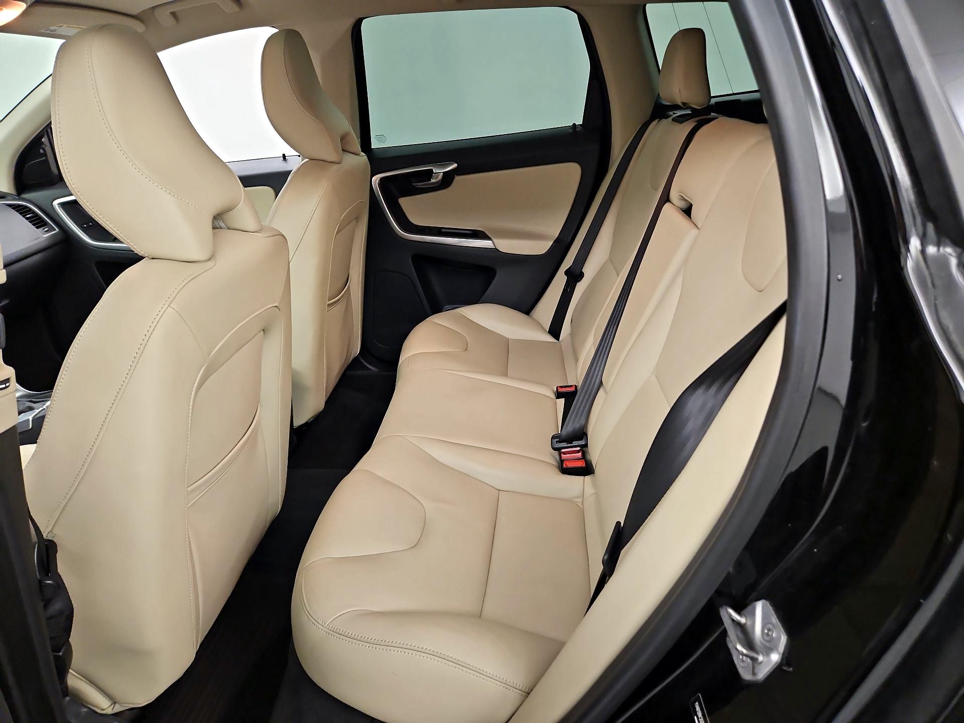 Thumbnail: 2016 Volvo XC60 - 18