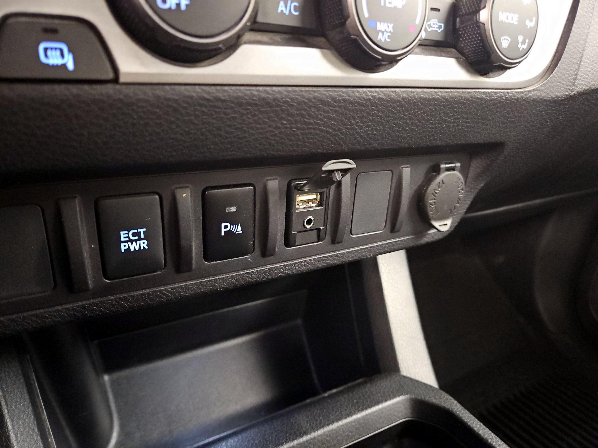 Thumbnail: 2019 Toyota Tacoma - 18