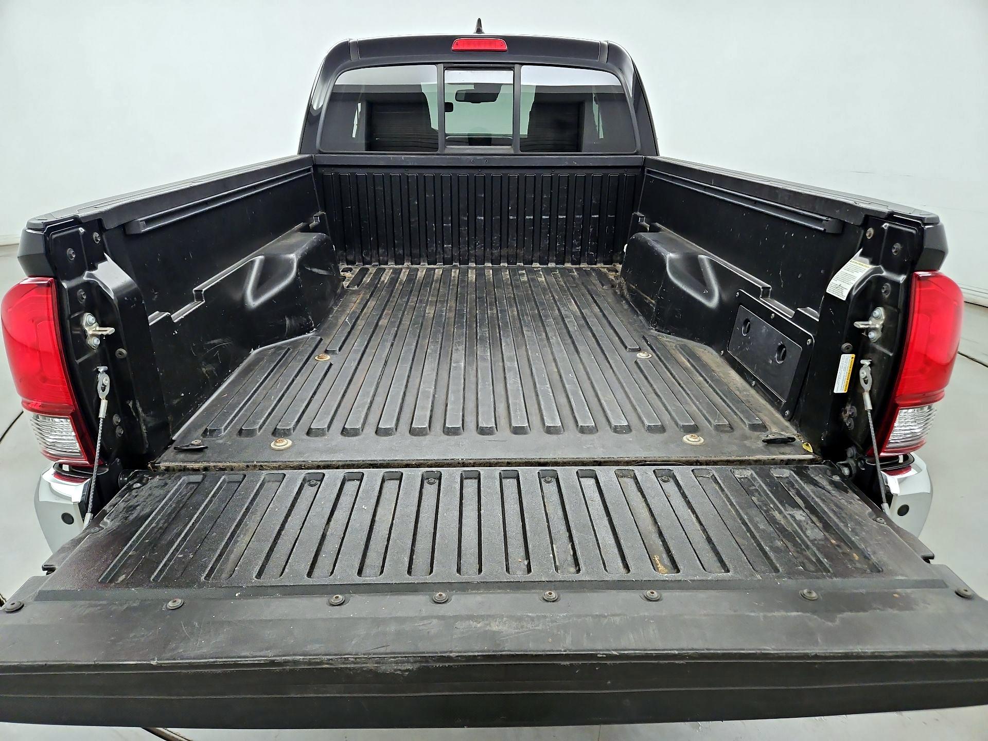 Thumbnail: 2019 Toyota Tacoma - 19