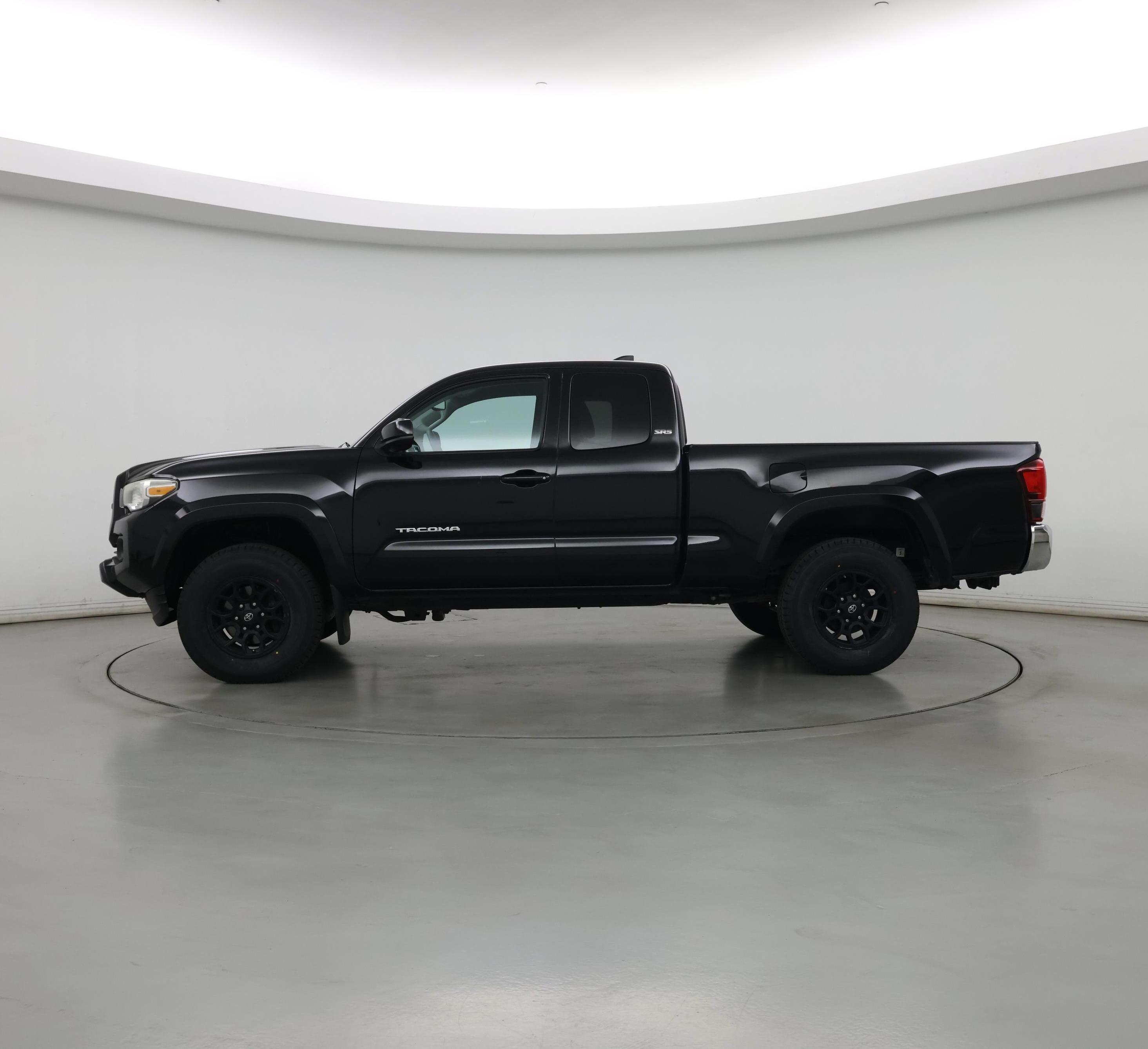 Thumbnail: 2019 Toyota Tacoma - 3