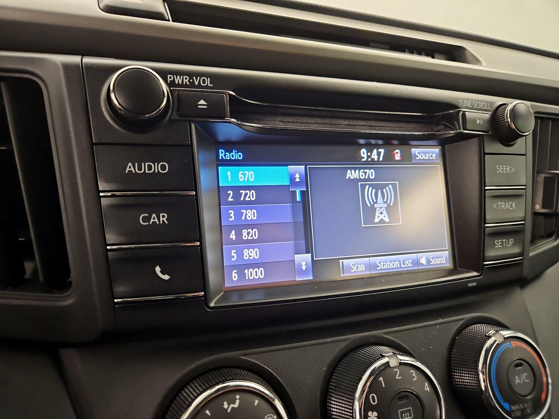 Thumbnail: 2018 Toyota RAV4 - 15