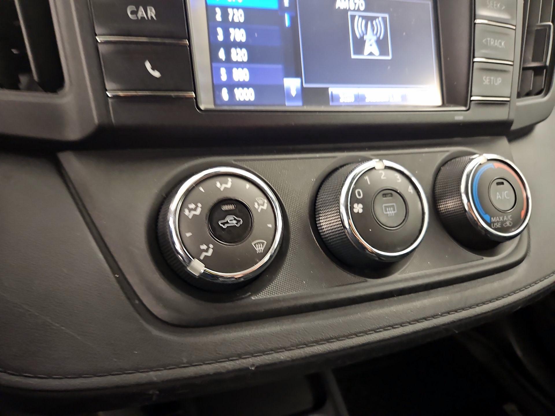 Thumbnail: 2018 Toyota RAV4 - 16