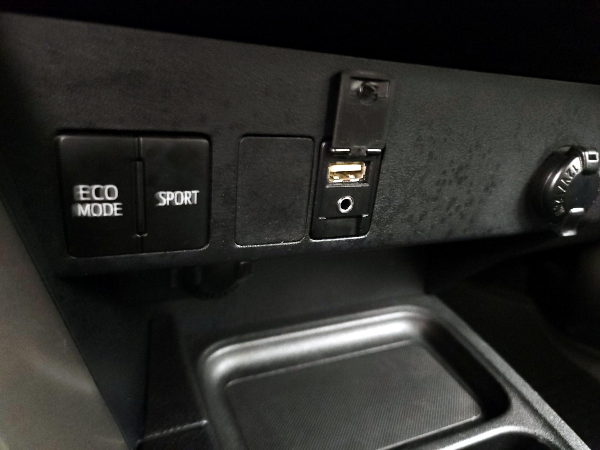 Thumbnail: 2018 Toyota RAV4 - 18