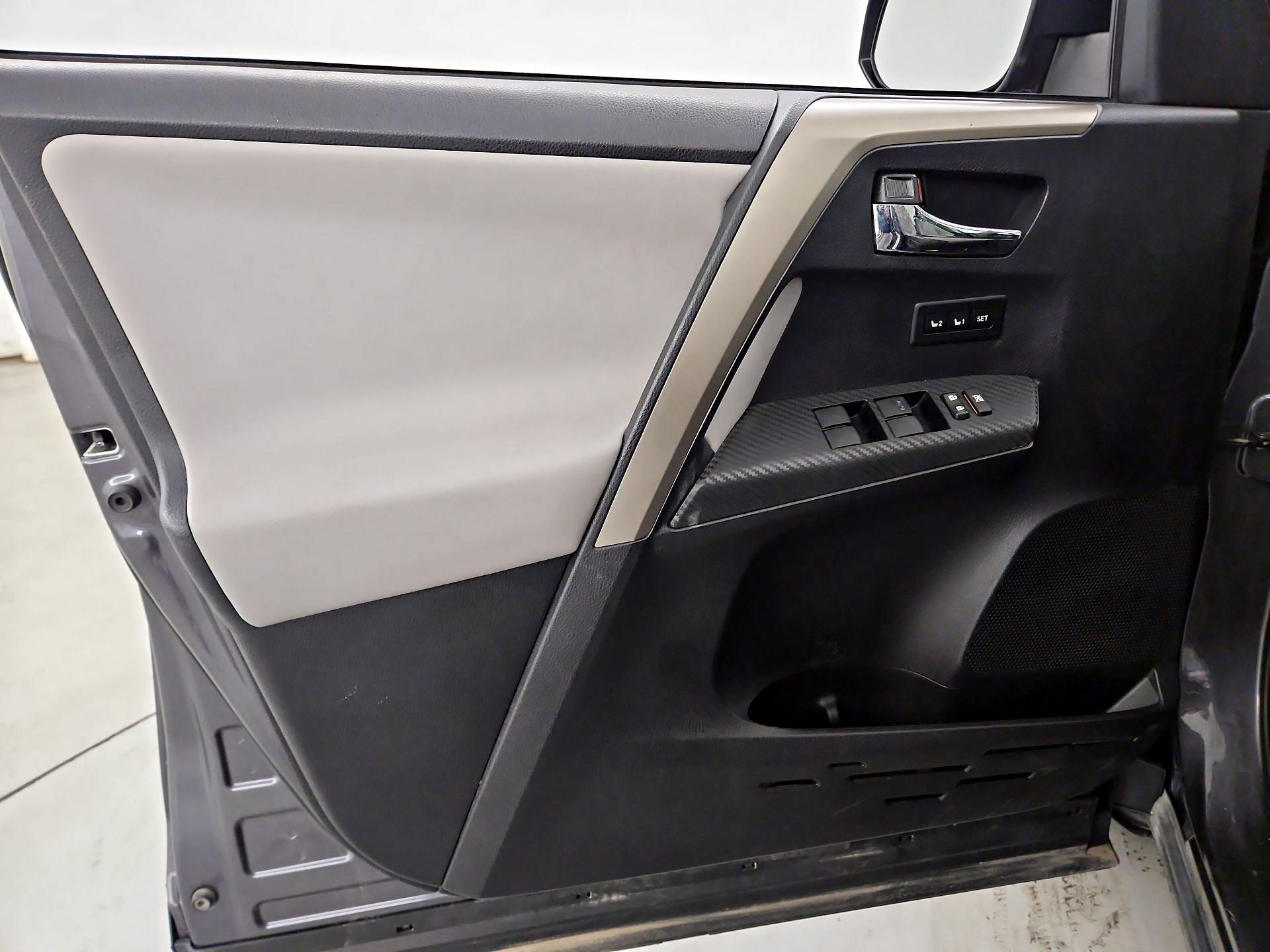 Thumbnail: 2014 Toyota RAV4 - 12