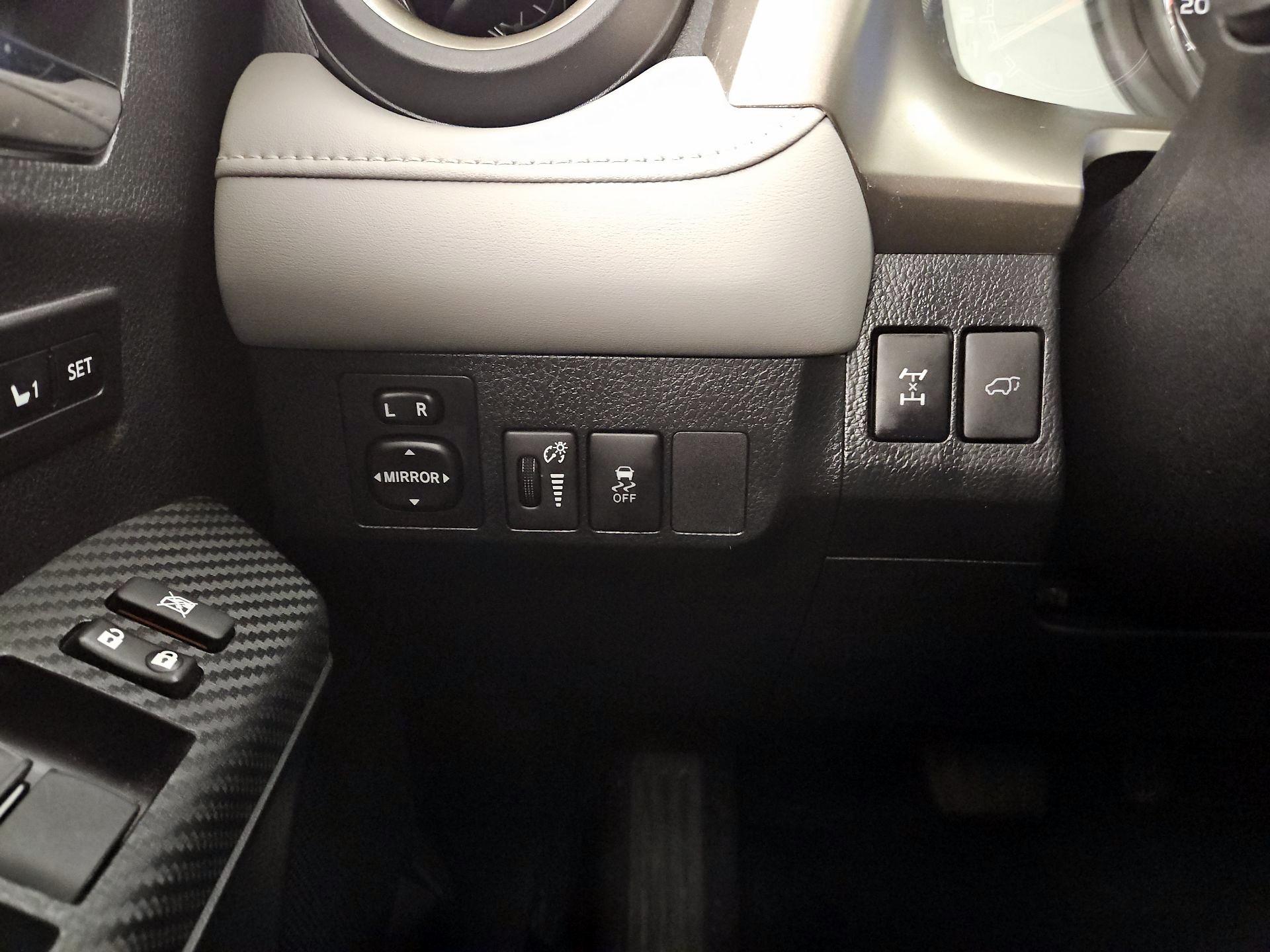 Thumbnail: 2014 Toyota RAV4 - 13