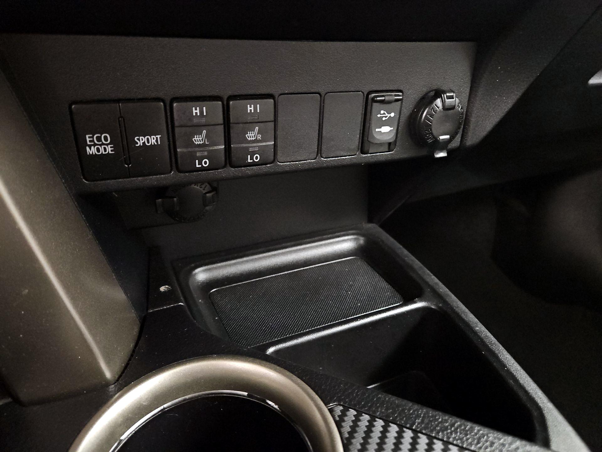 Thumbnail: 2014 Toyota RAV4 - 19