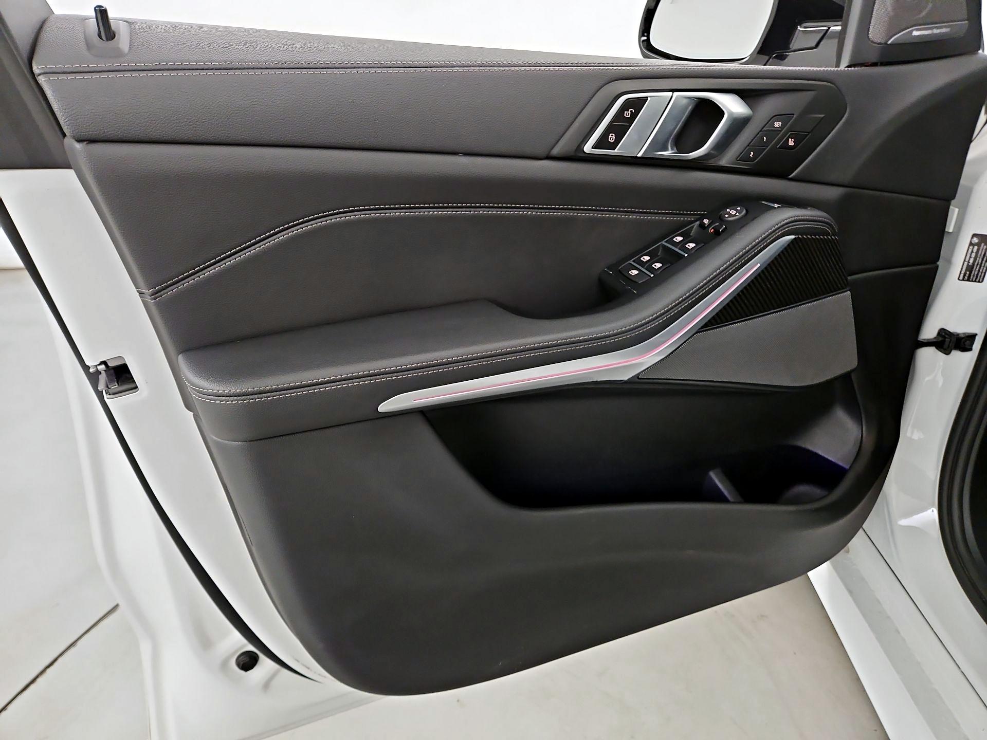 Thumbnail: 2022 BMW X5 - 12