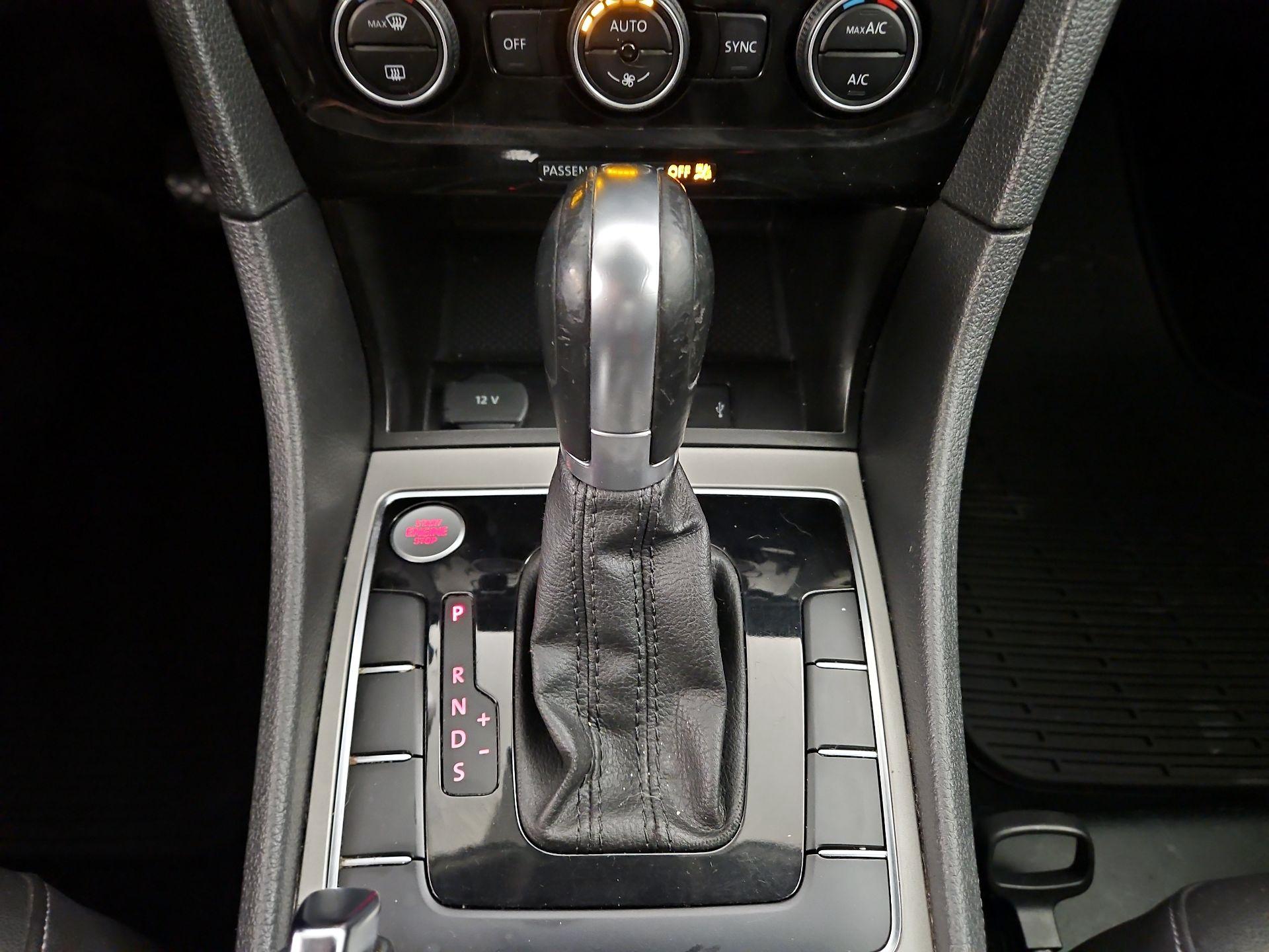 Thumbnail: 2020 Volkswagen Passat - 17