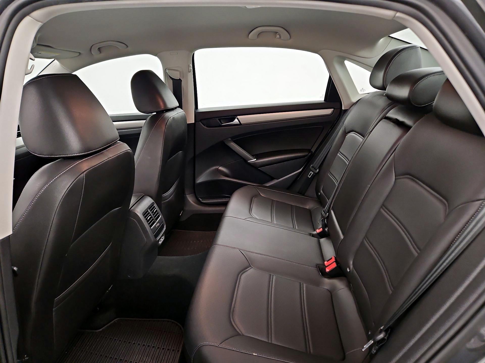 Thumbnail: 2020 Volkswagen Passat - 19