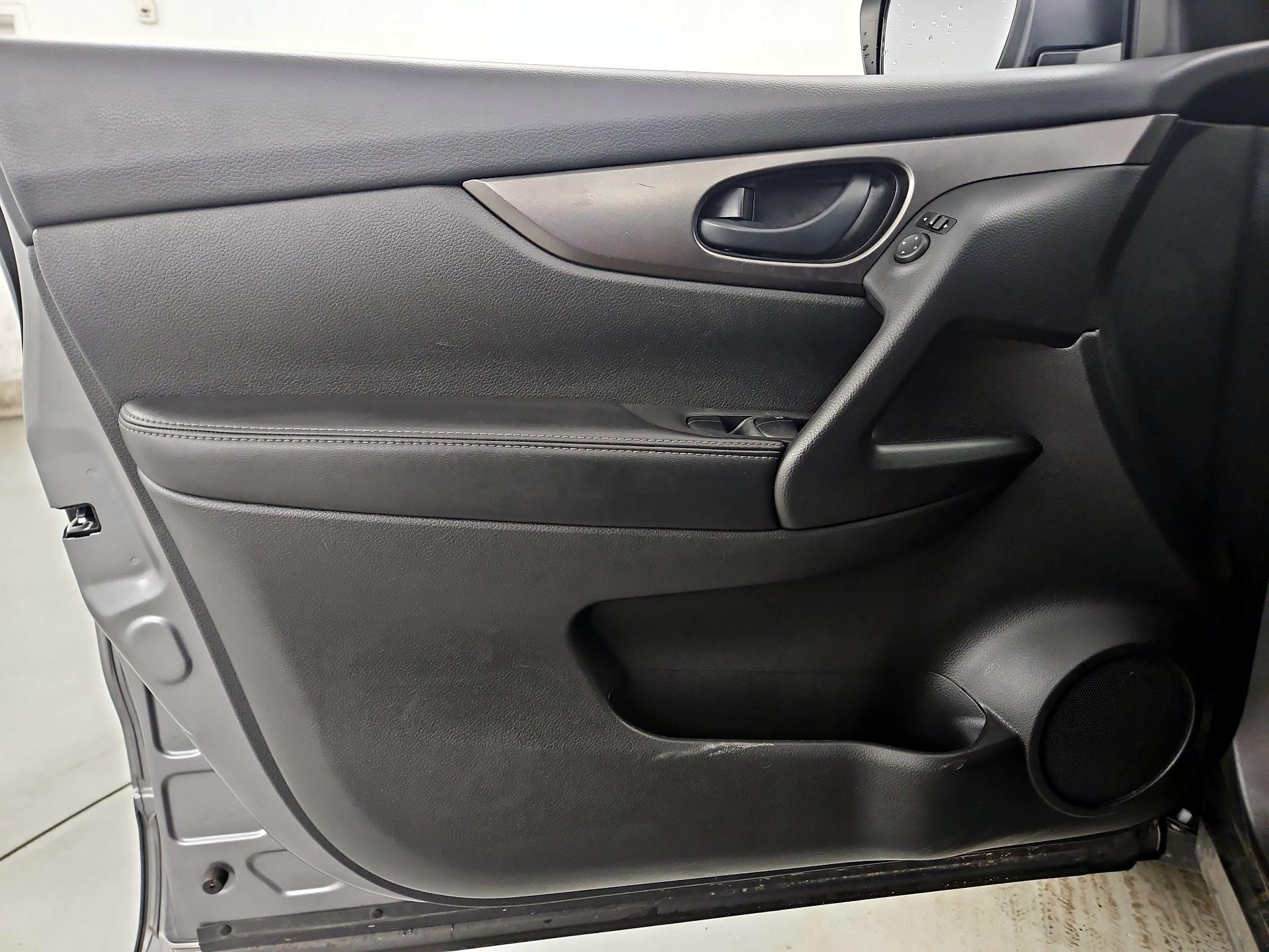 Thumbnail: 2019 Nissan Rogue Sport - 12