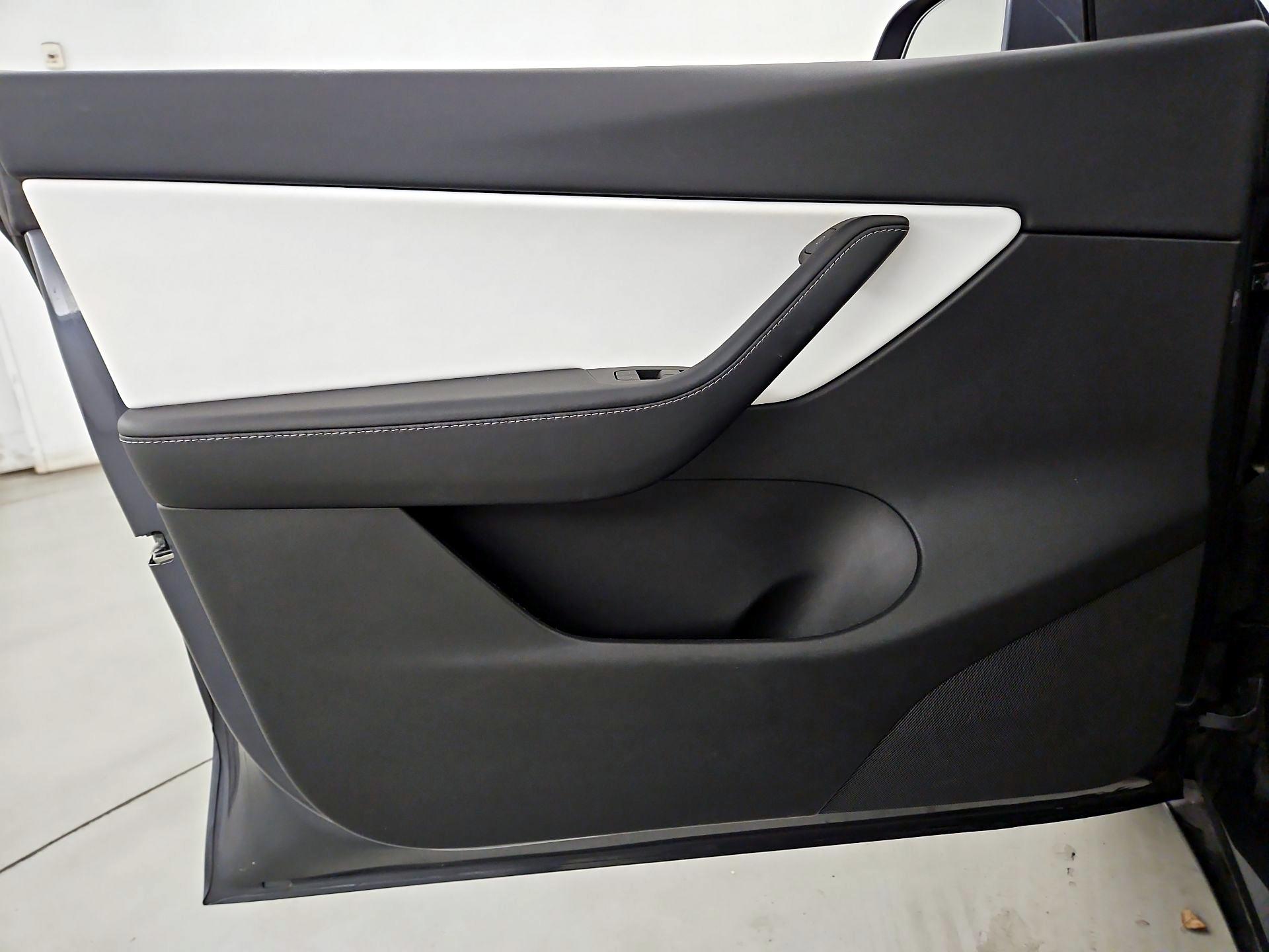 Thumbnail: 2022 Tesla Model Y - 12