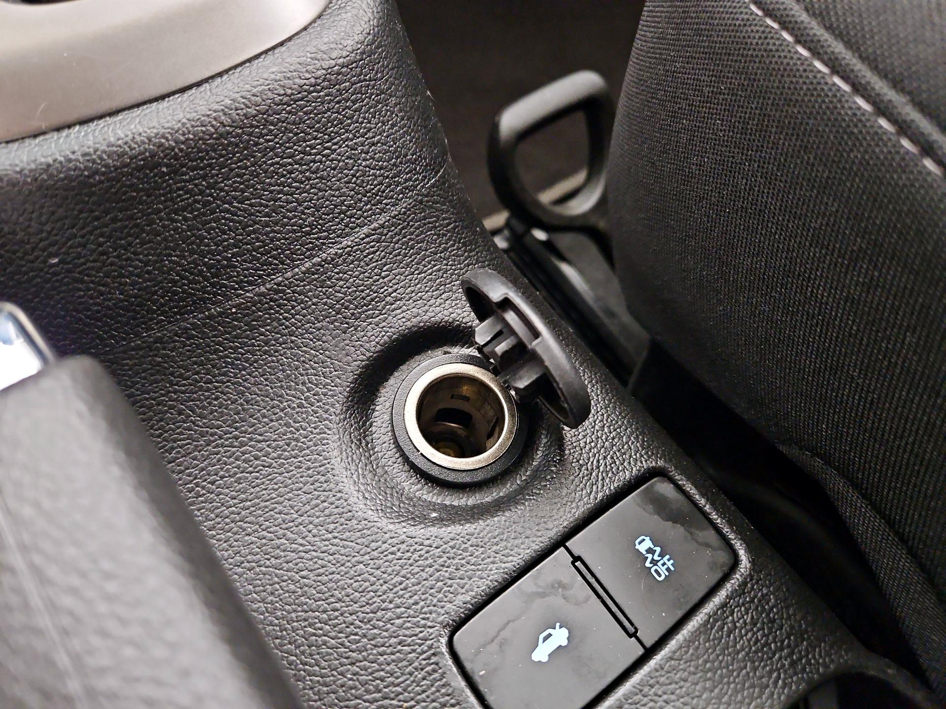 Thumbnail: 2015 Chevrolet Sonic - 18