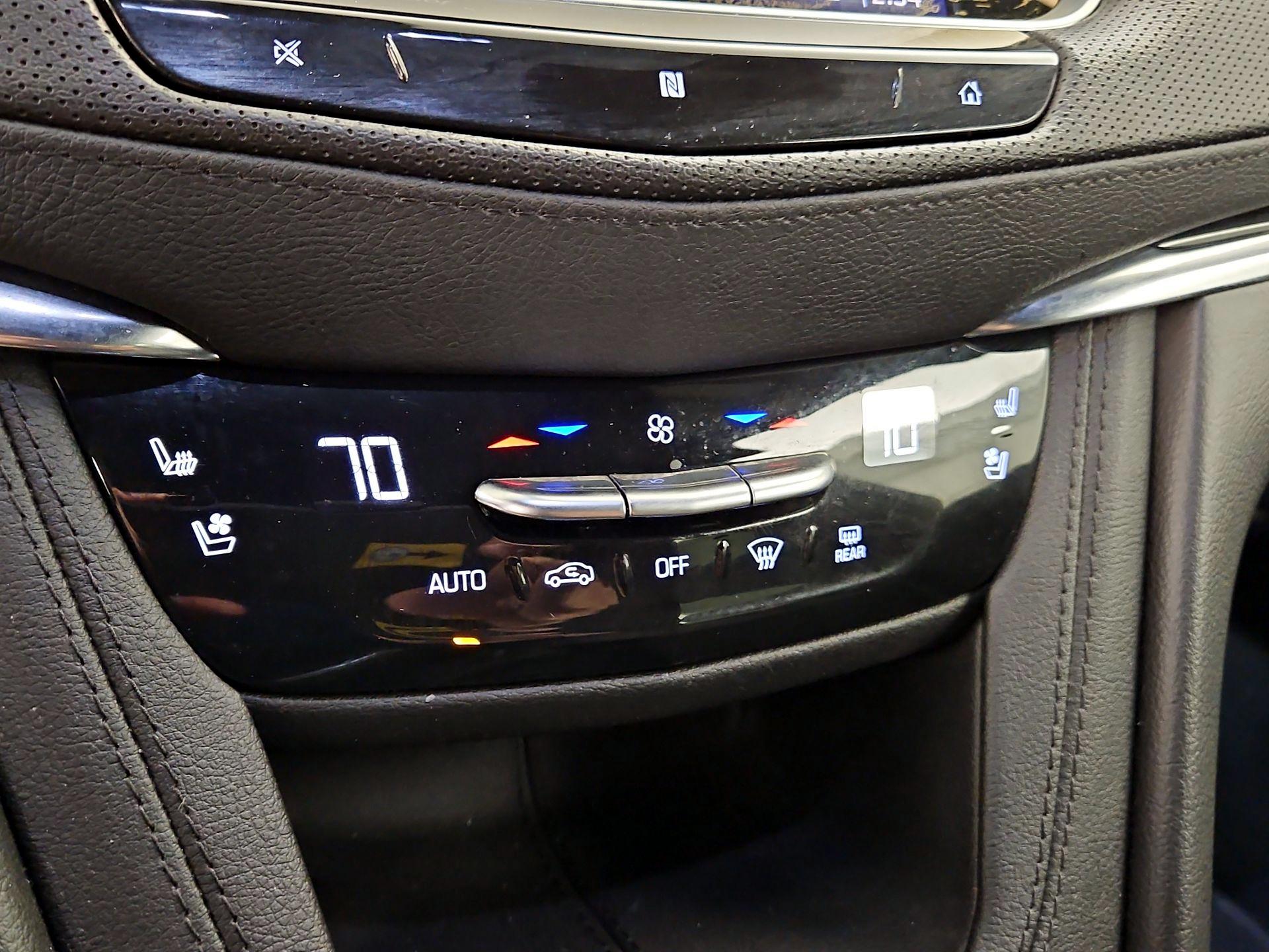 Thumbnail: 2021 Cadillac XT5 - 17