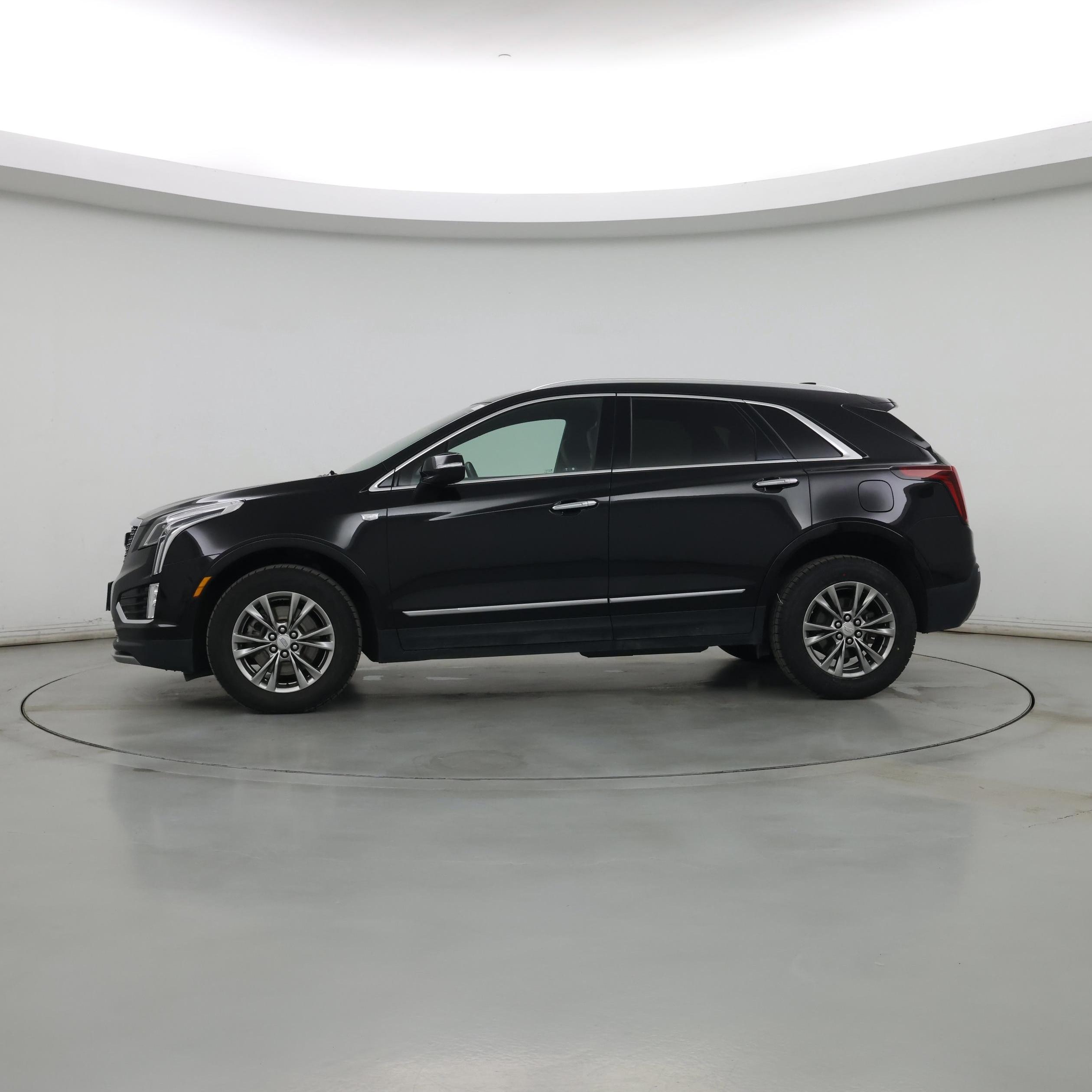 Thumbnail: 2021 Cadillac XT5 - 3