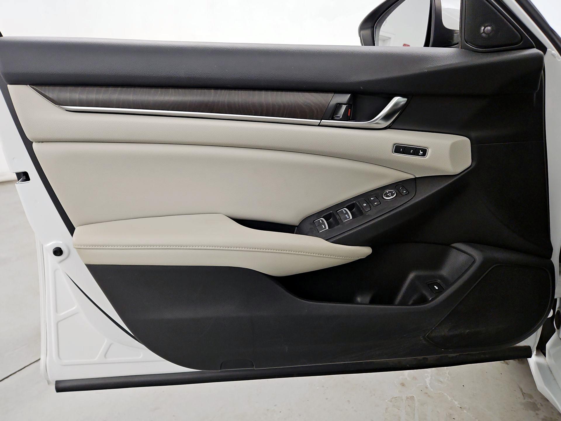 Thumbnail: 2018 Honda Accord - 12