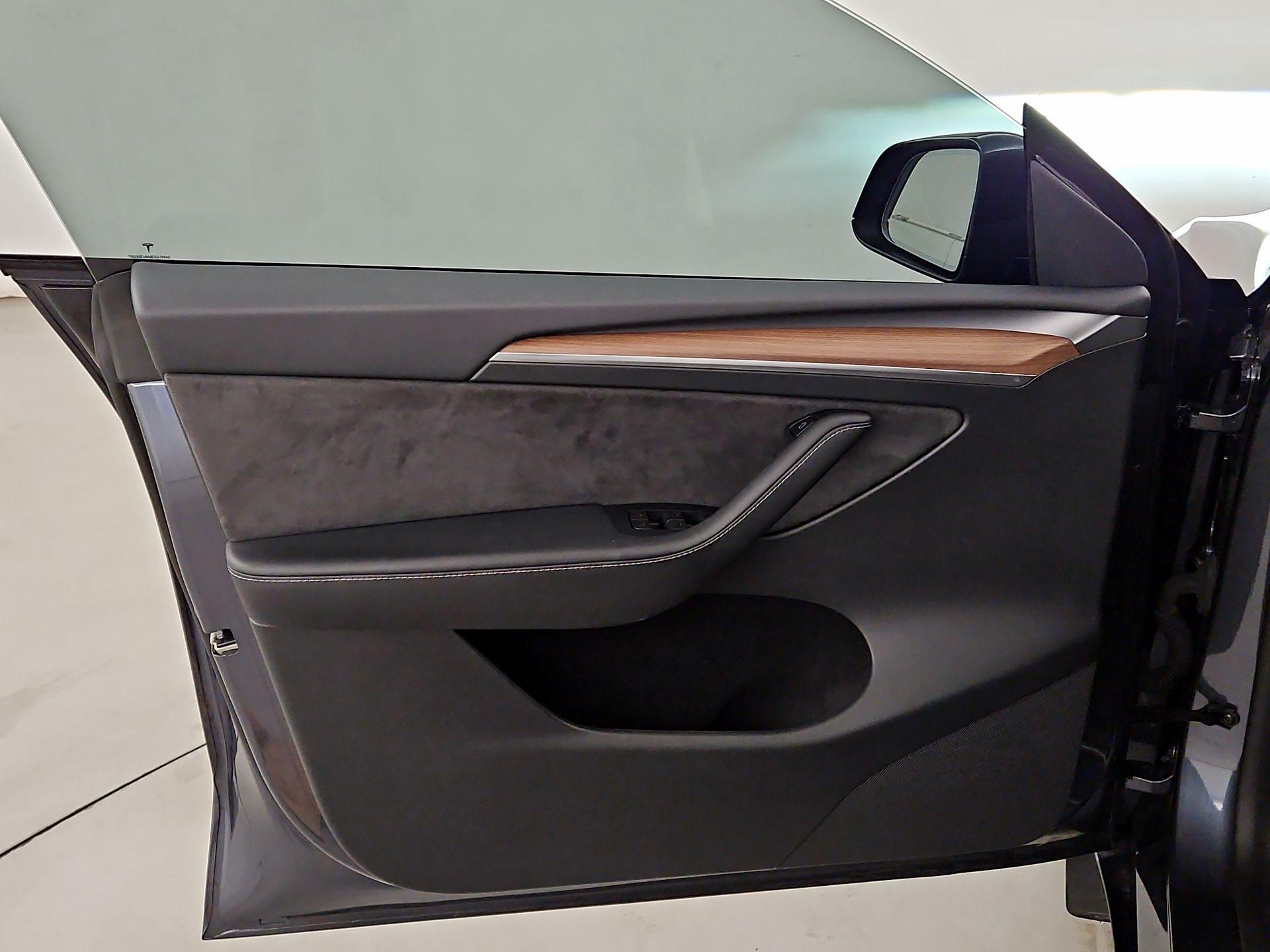 Thumbnail: 2023 Tesla Model Y - 12