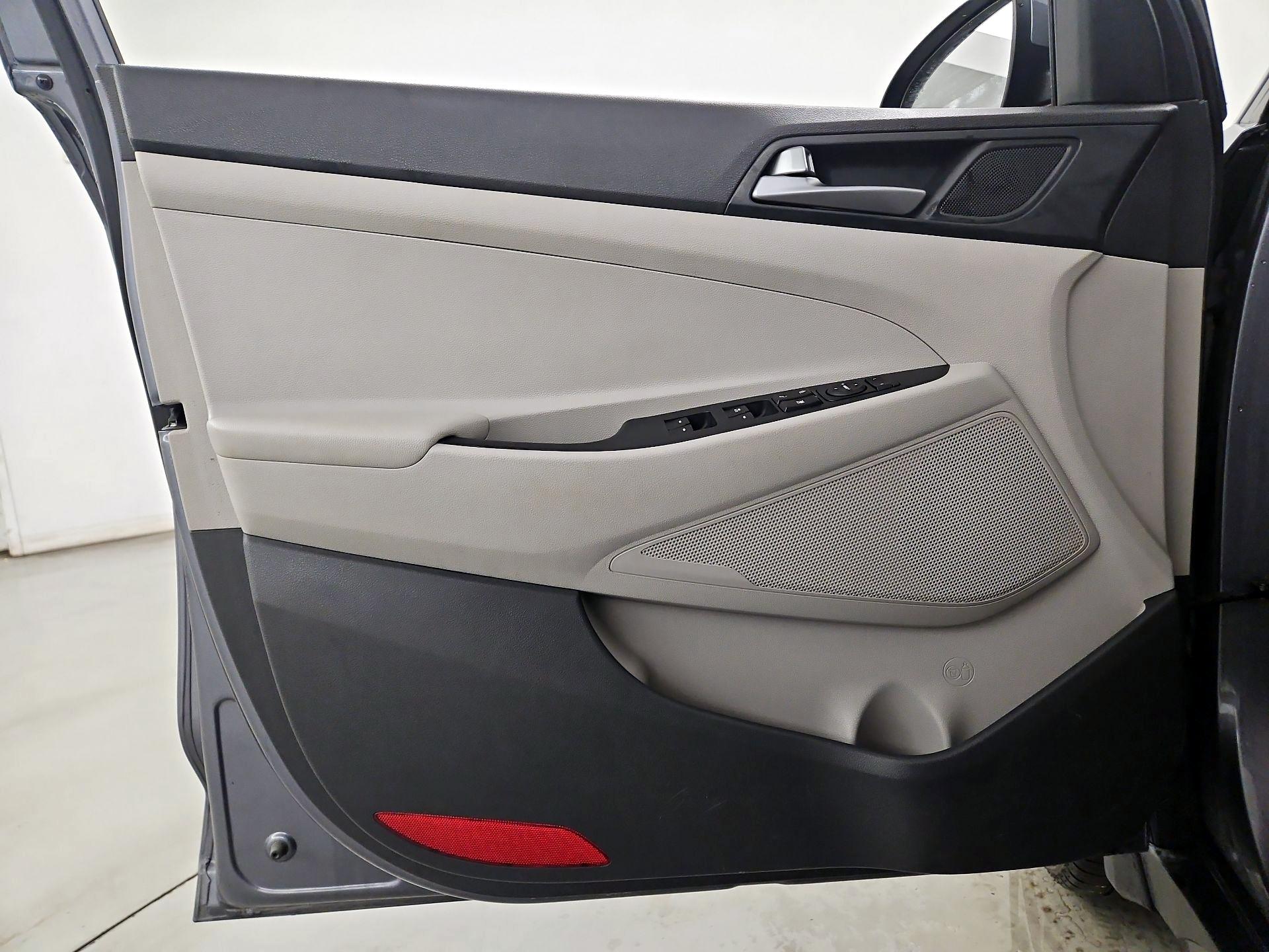 Thumbnail: 2016 Hyundai Tucson - 12