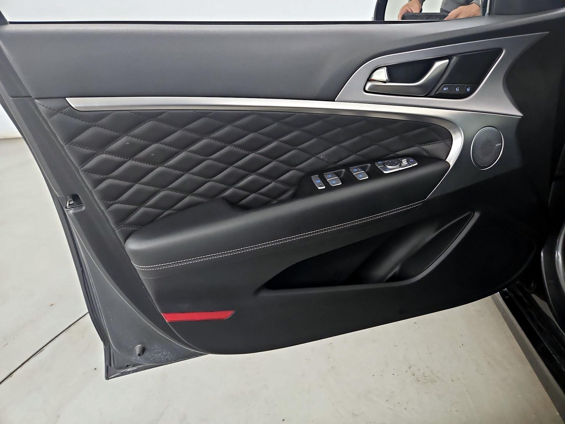 Thumbnail: 2019 Genesis G70 - 12