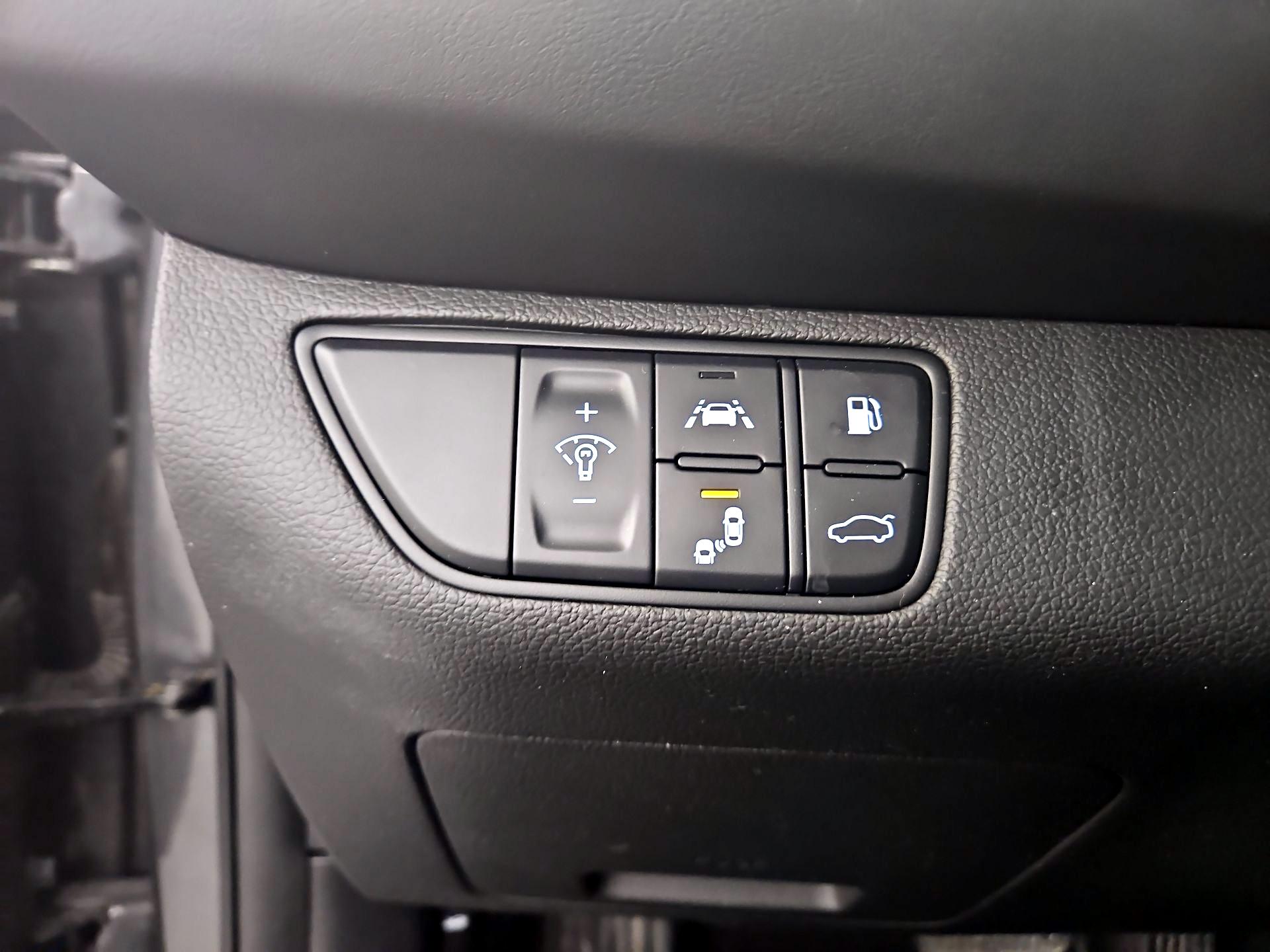 Thumbnail: 2019 Genesis G70 - 13