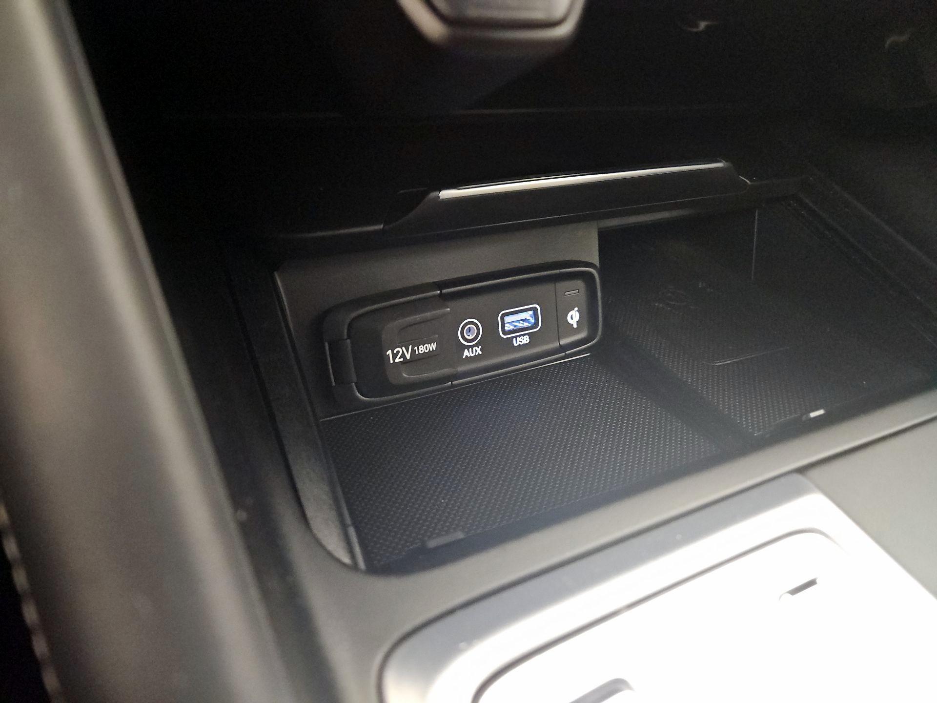 Thumbnail: 2019 Genesis G70 - 19