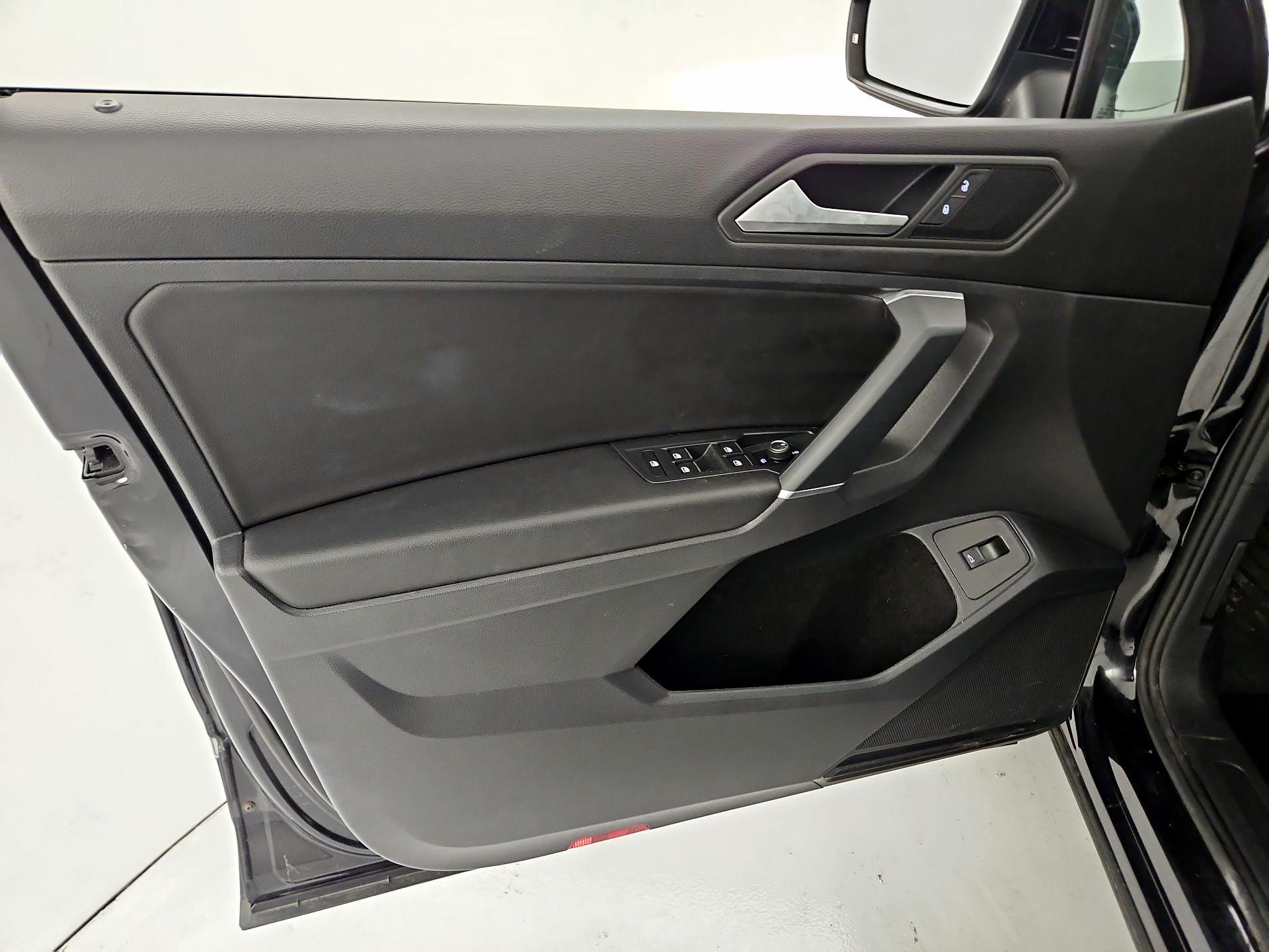 Thumbnail: 2020 Volkswagen Tiguan - 12