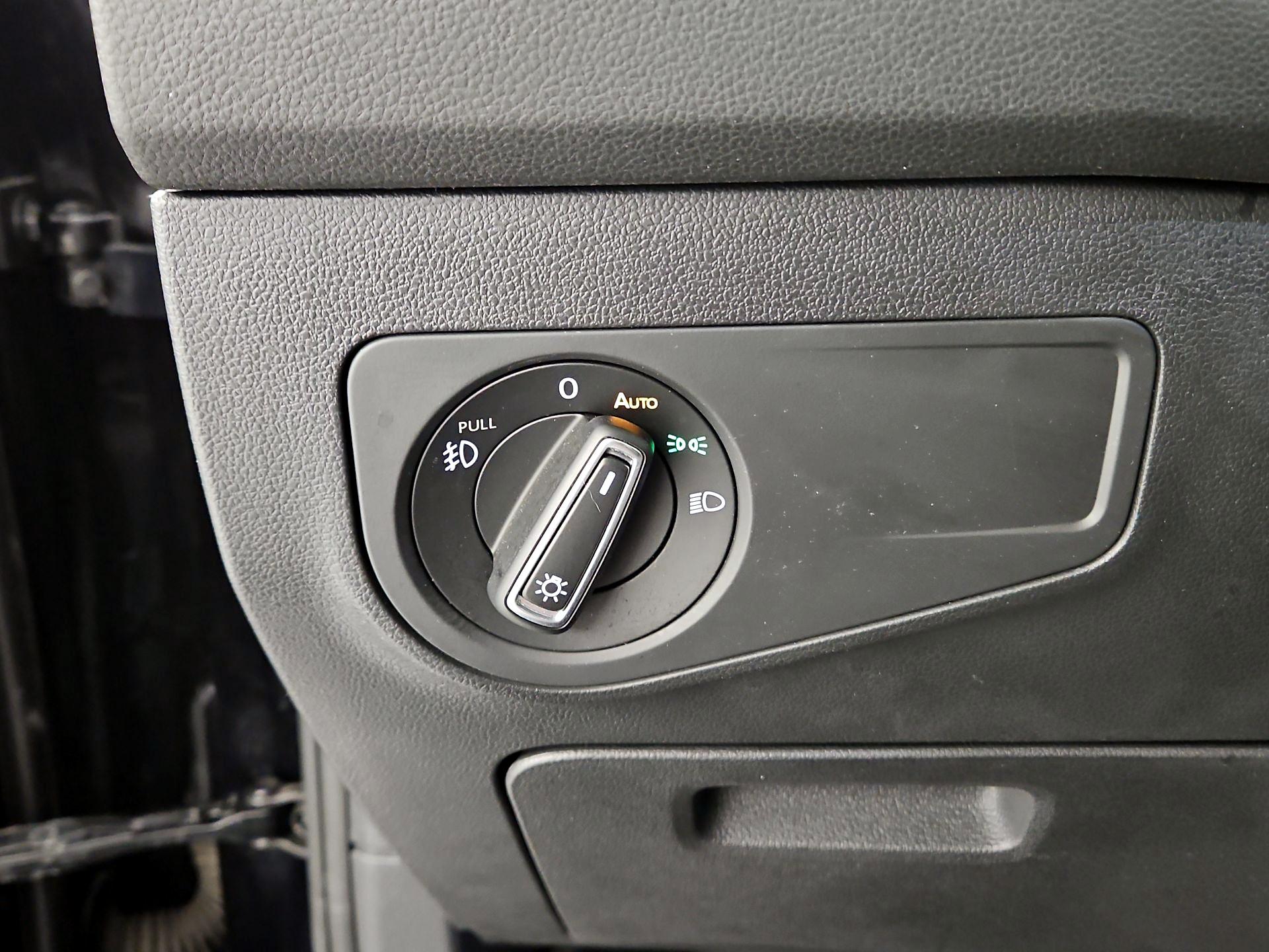 Thumbnail: 2020 Volkswagen Tiguan - 13