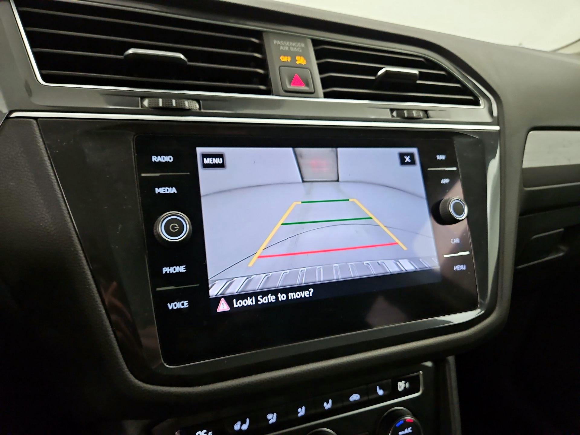 Thumbnail: 2020 Volkswagen Tiguan - 15