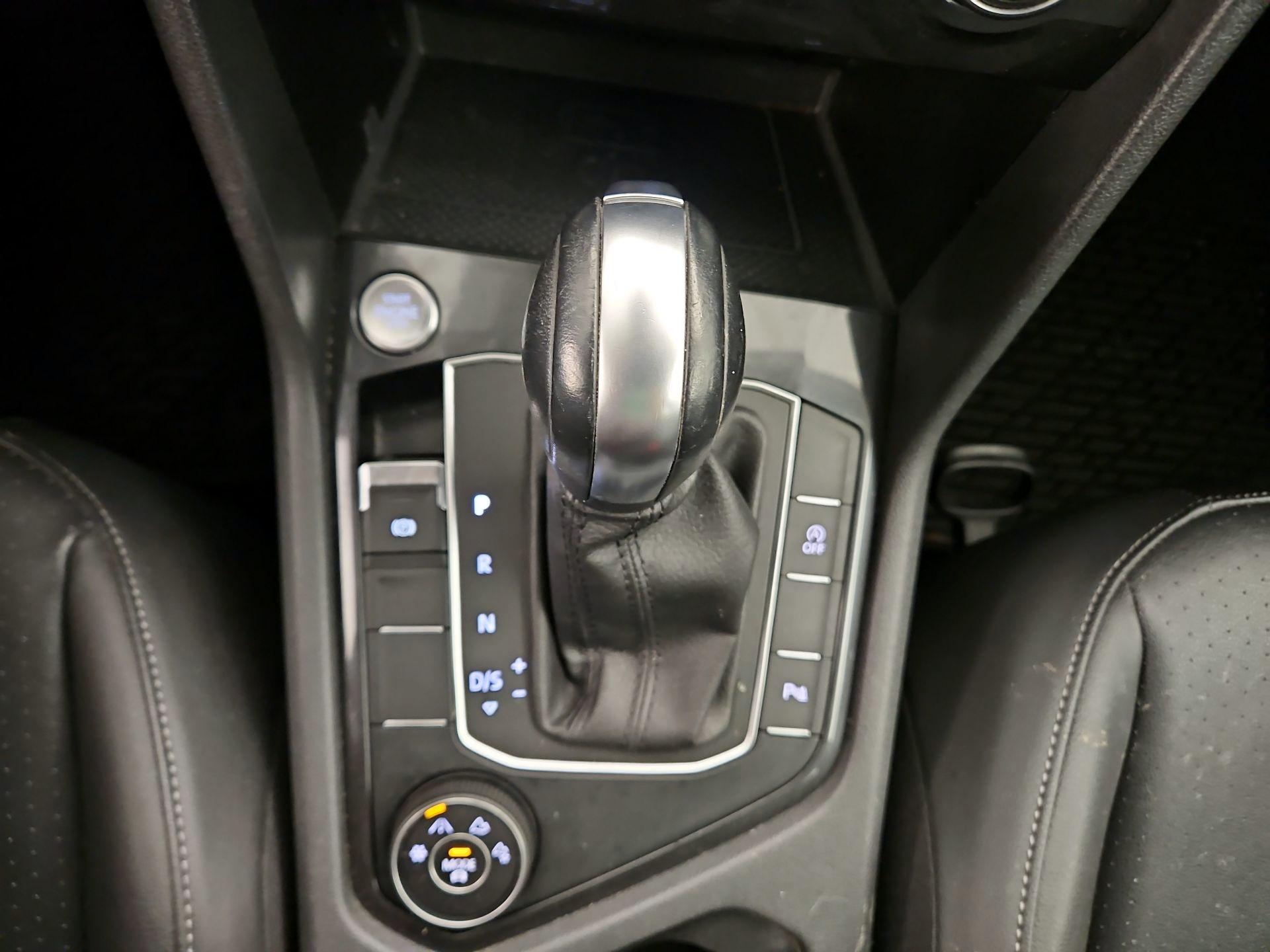 Thumbnail: 2020 Volkswagen Tiguan - 18