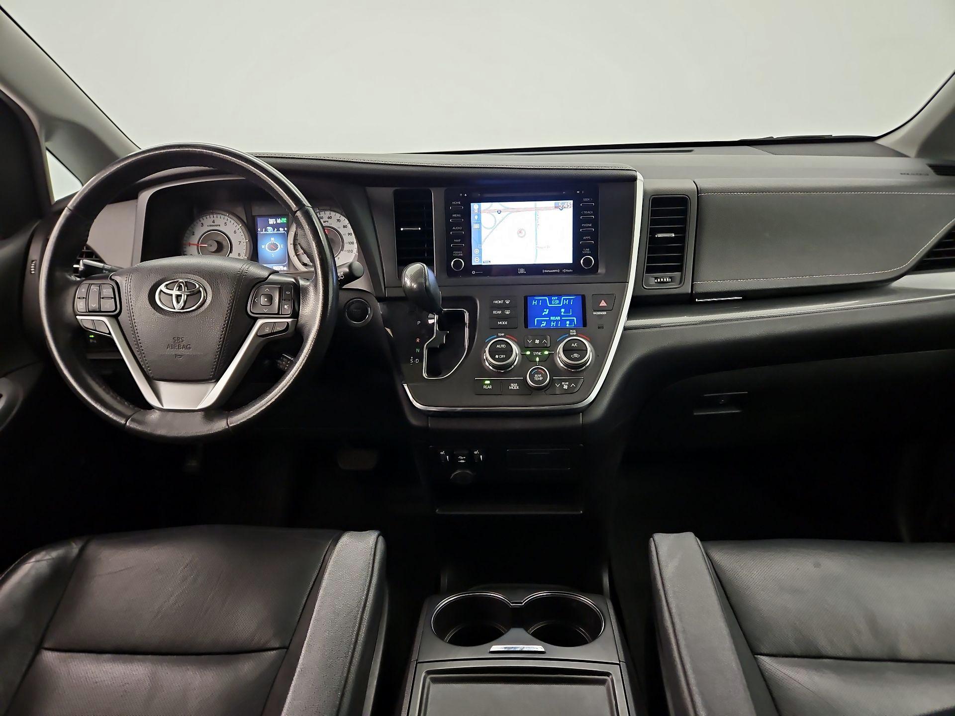Thumbnail: 2019 Toyota Sienna - 9