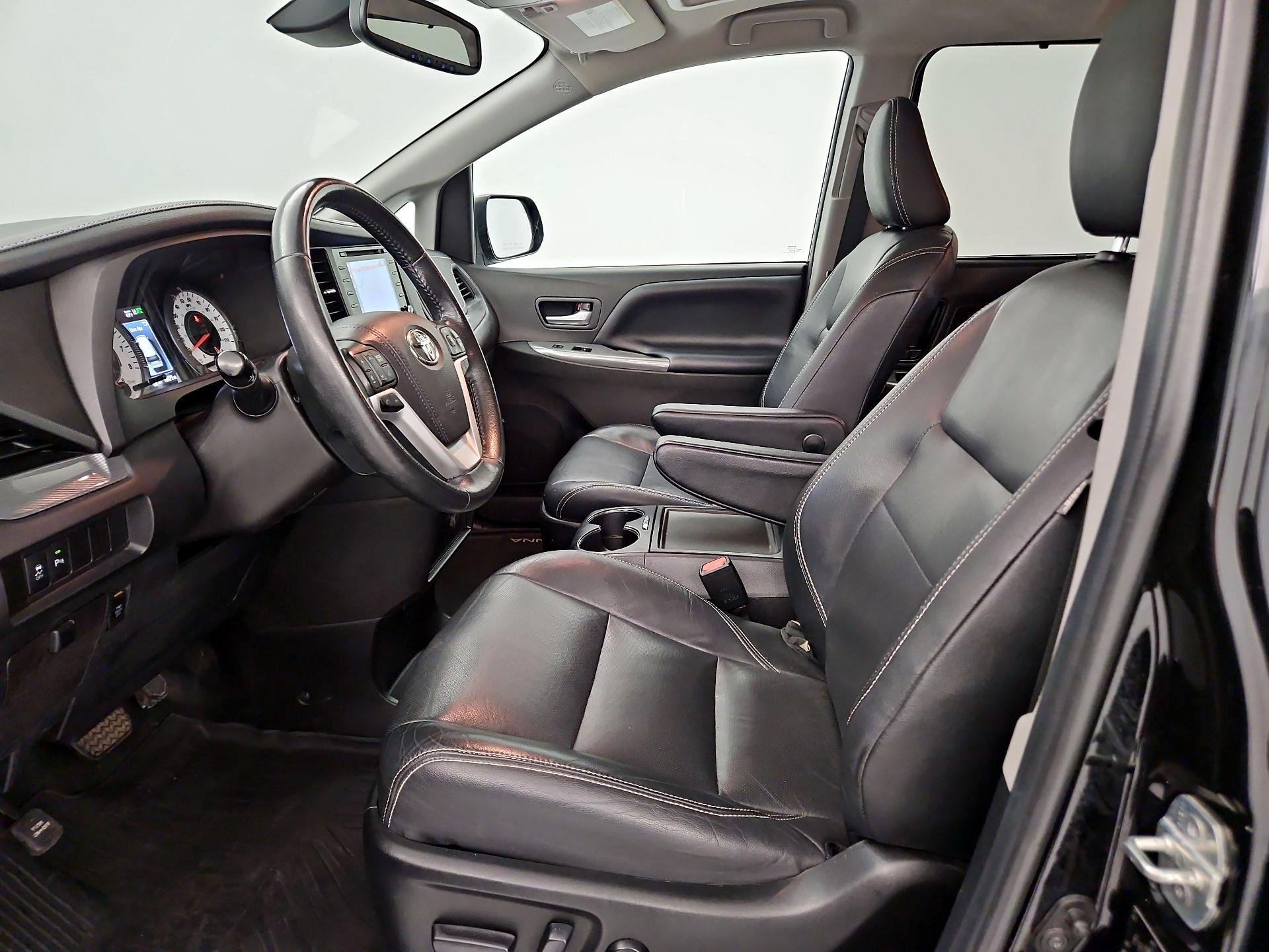 Thumbnail: 2019 Toyota Sienna - 11