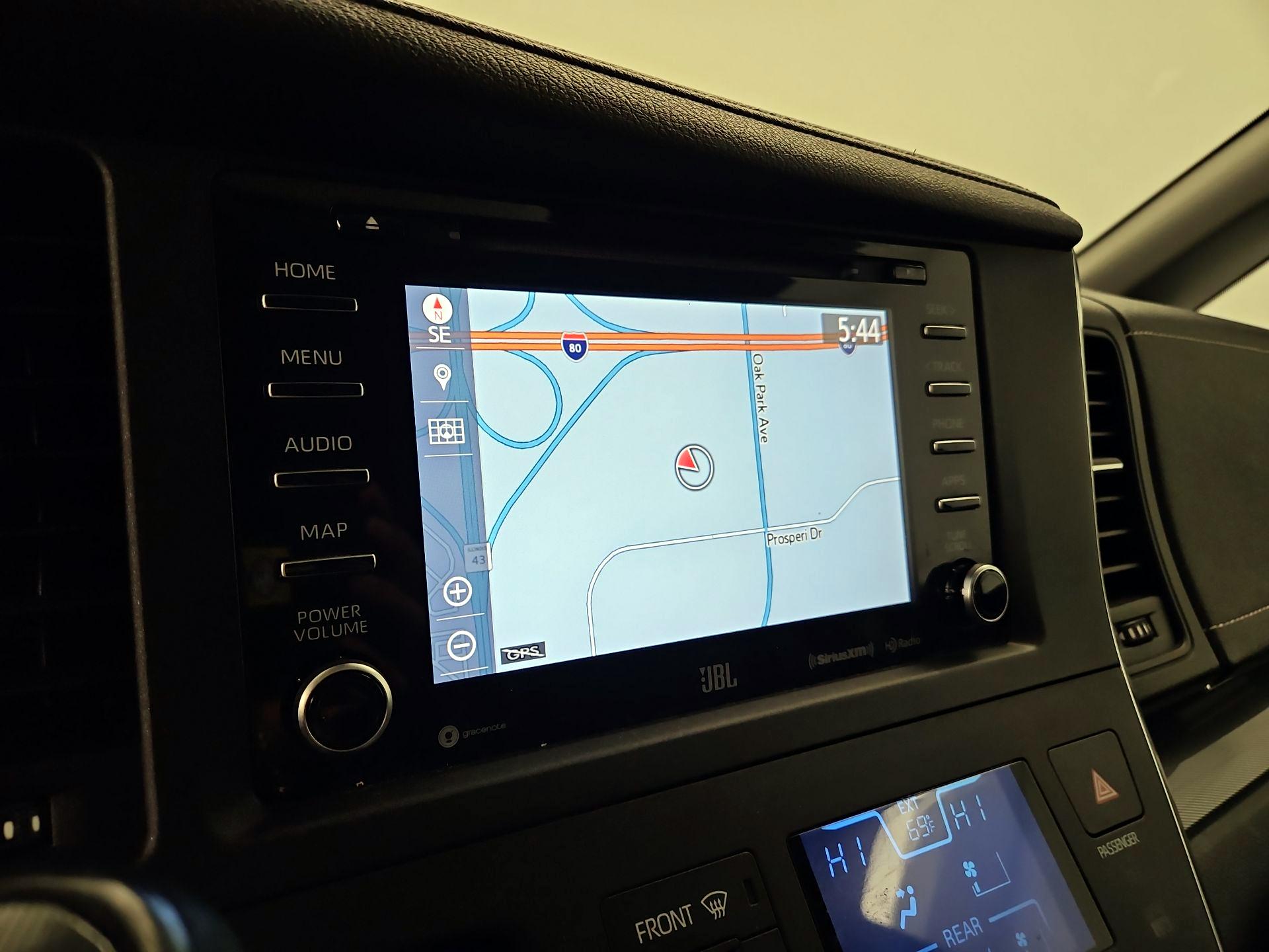 Thumbnail: 2019 Toyota Sienna - 14