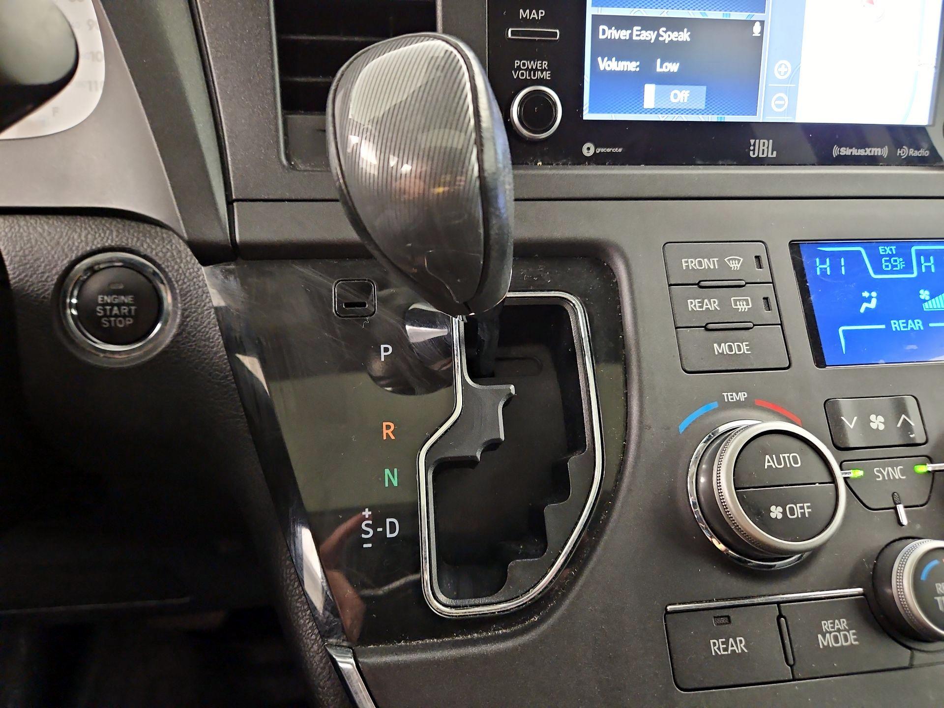 Thumbnail: 2019 Toyota Sienna - 18
