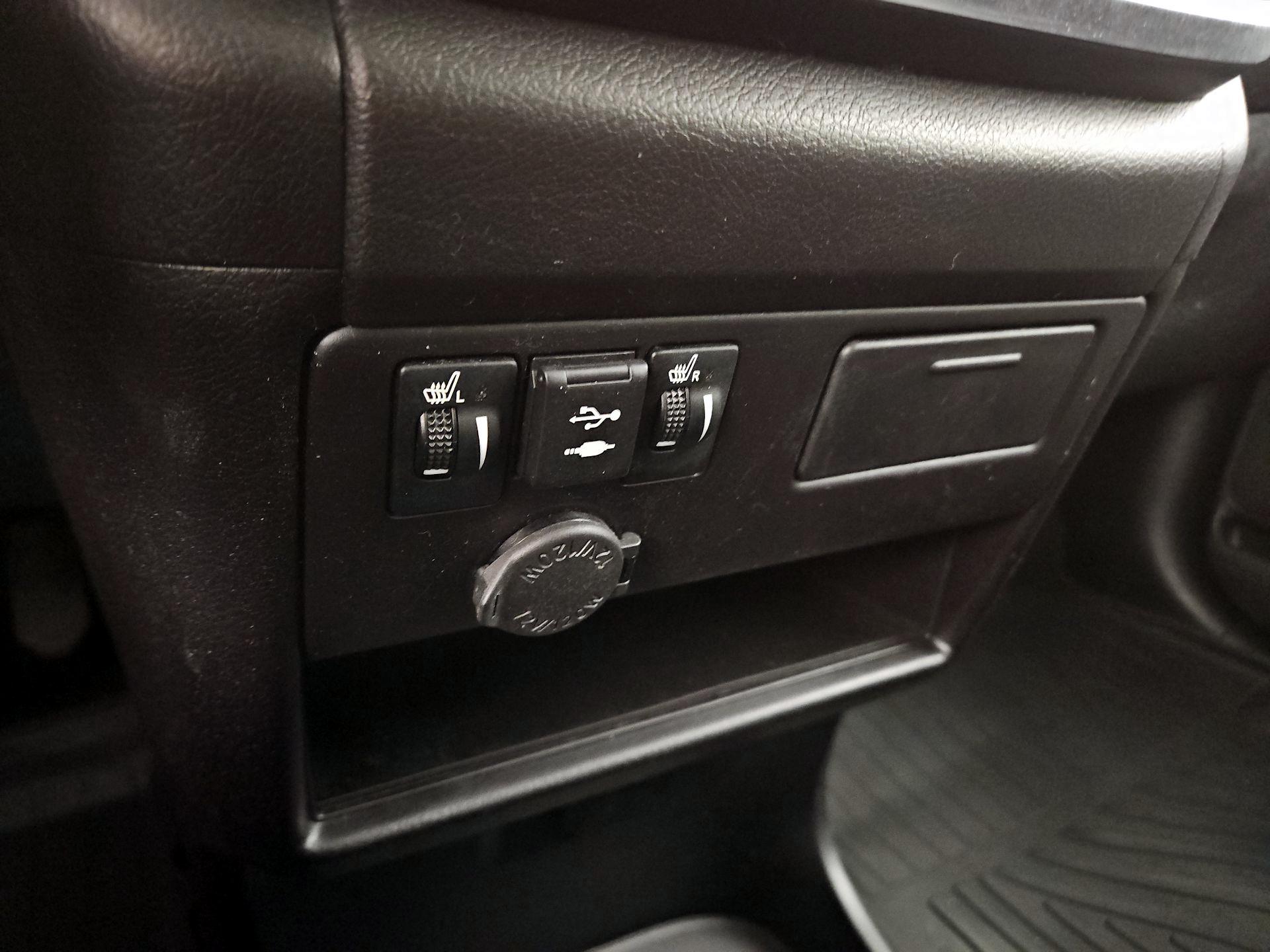 Thumbnail: 2019 Toyota Sienna - 19