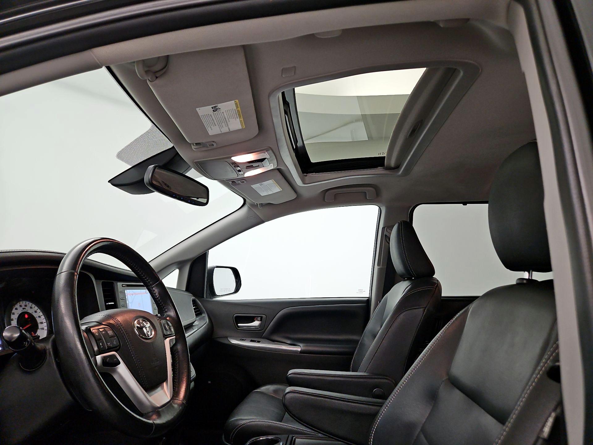 Thumbnail: 2019 Toyota Sienna - 20