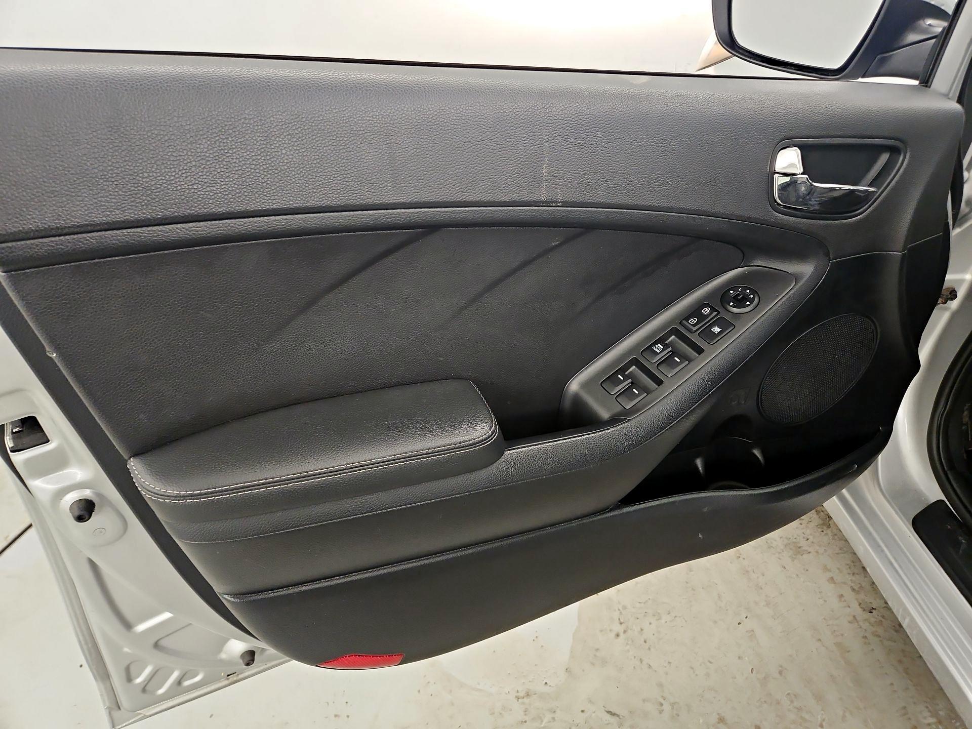 Thumbnail: 2015 Kia Forte - 12