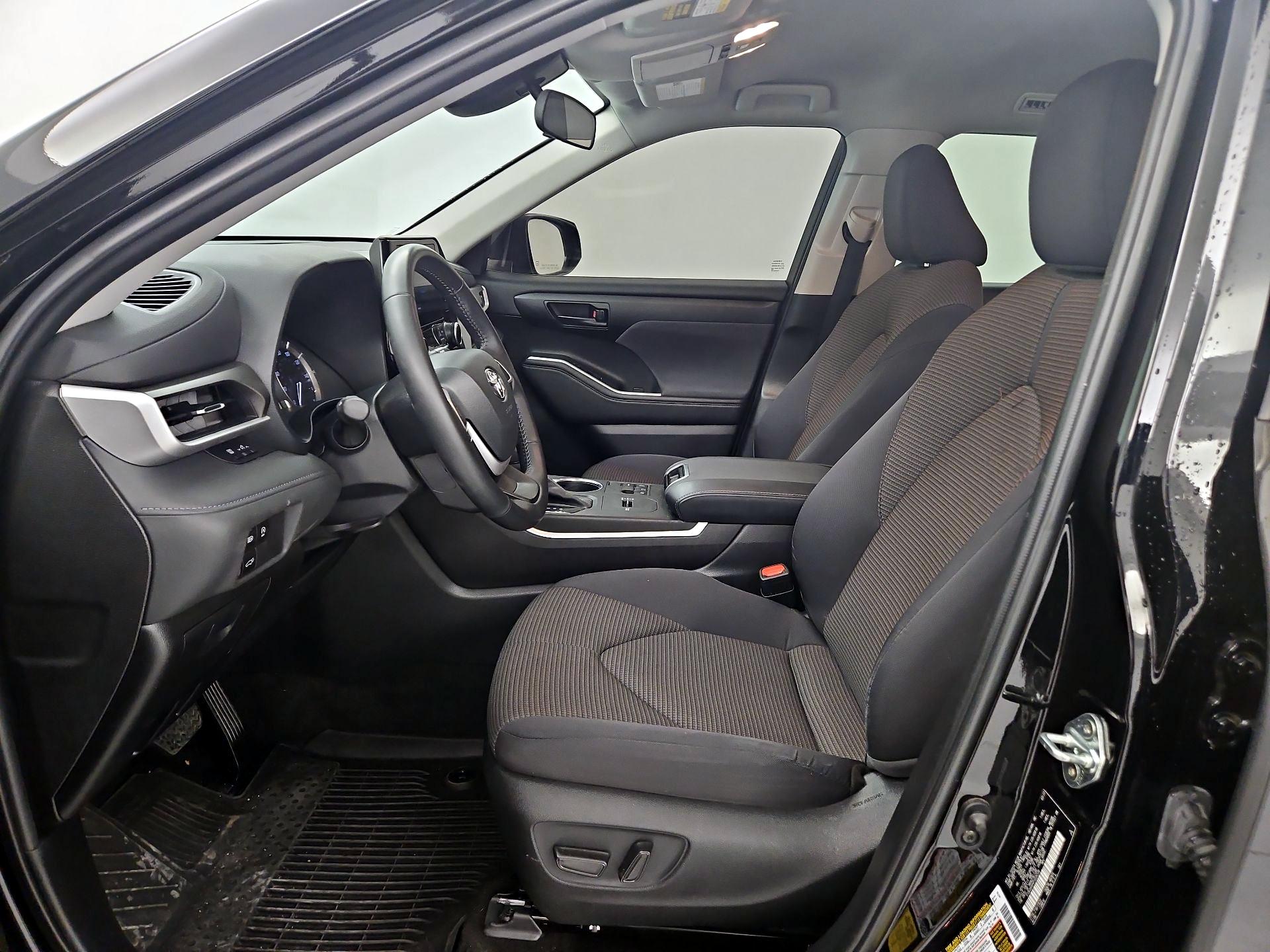 Thumbnail: 2023 Toyota Highlander - 11