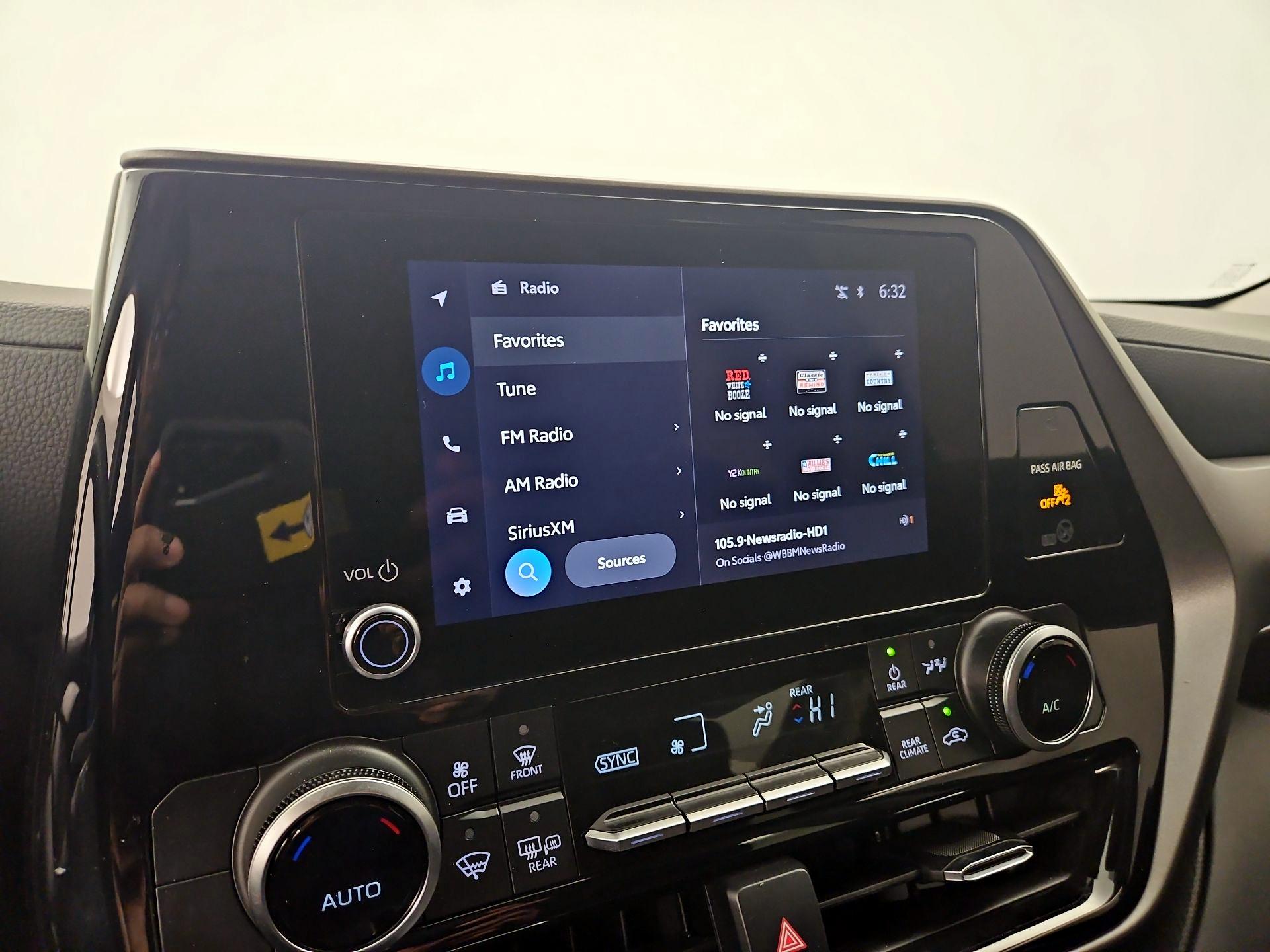 Thumbnail: 2023 Toyota Highlander - 15