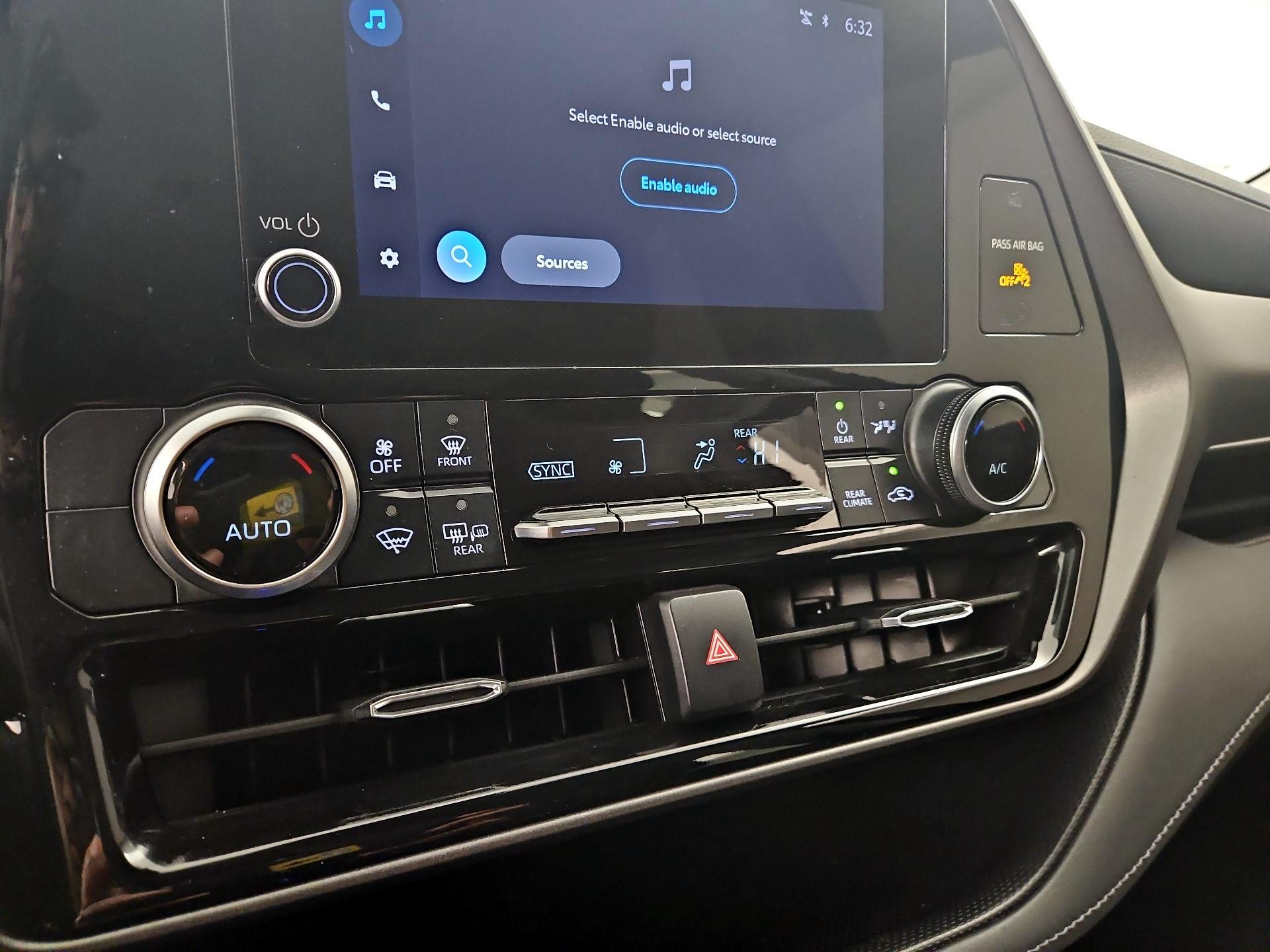 Thumbnail: 2023 Toyota Highlander - 16