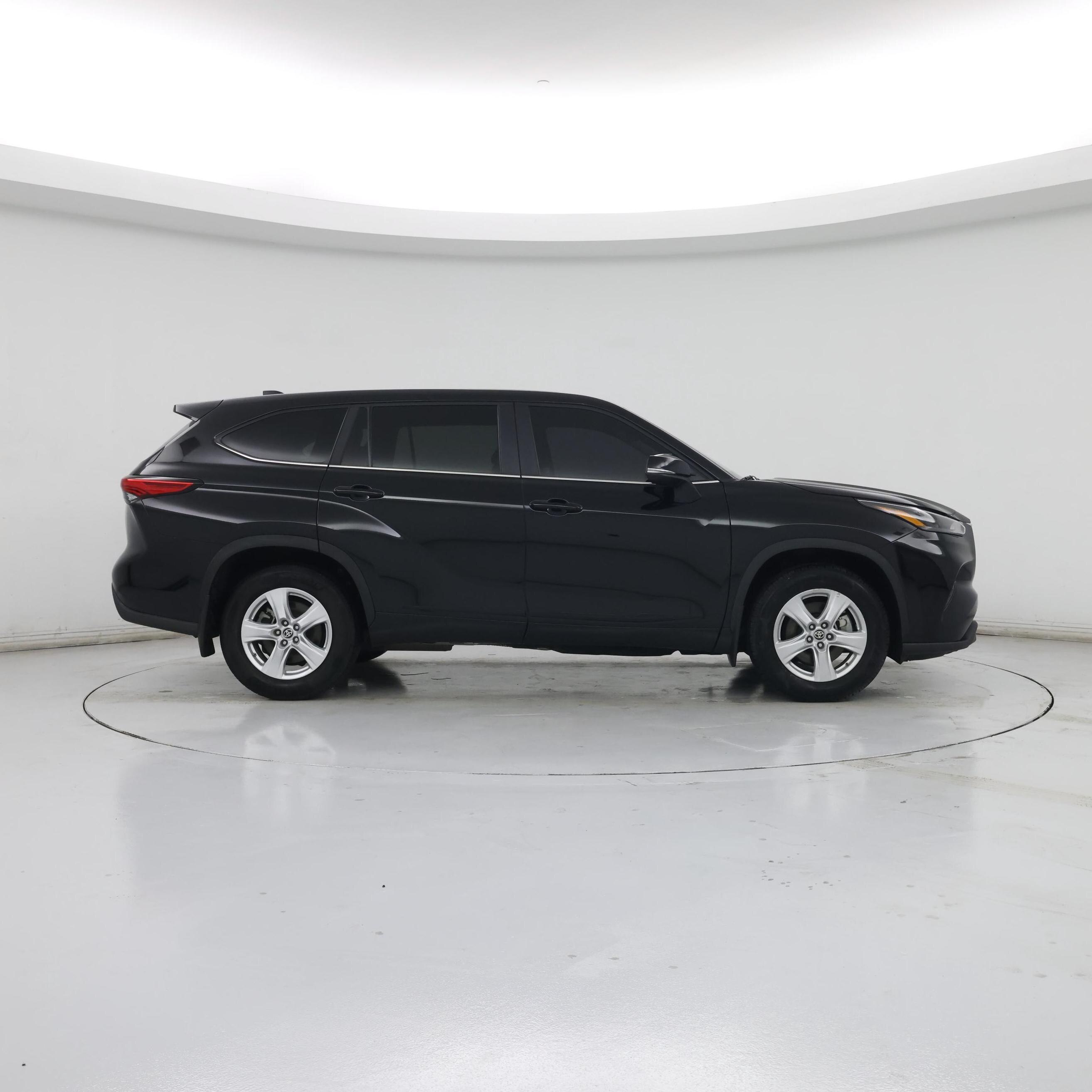 Thumbnail: 2023 Toyota Highlander - 7