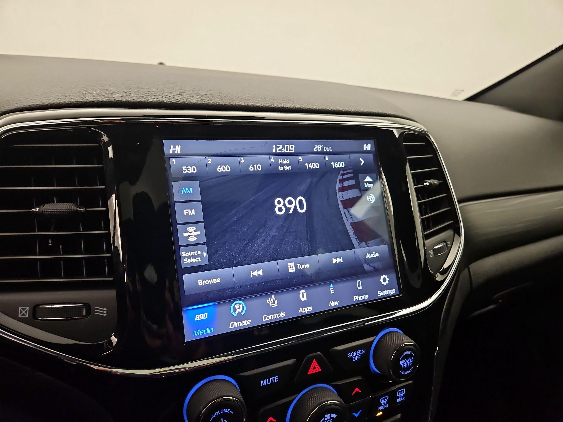 Thumbnail: 2020 Jeep Grand Cherokee - 16