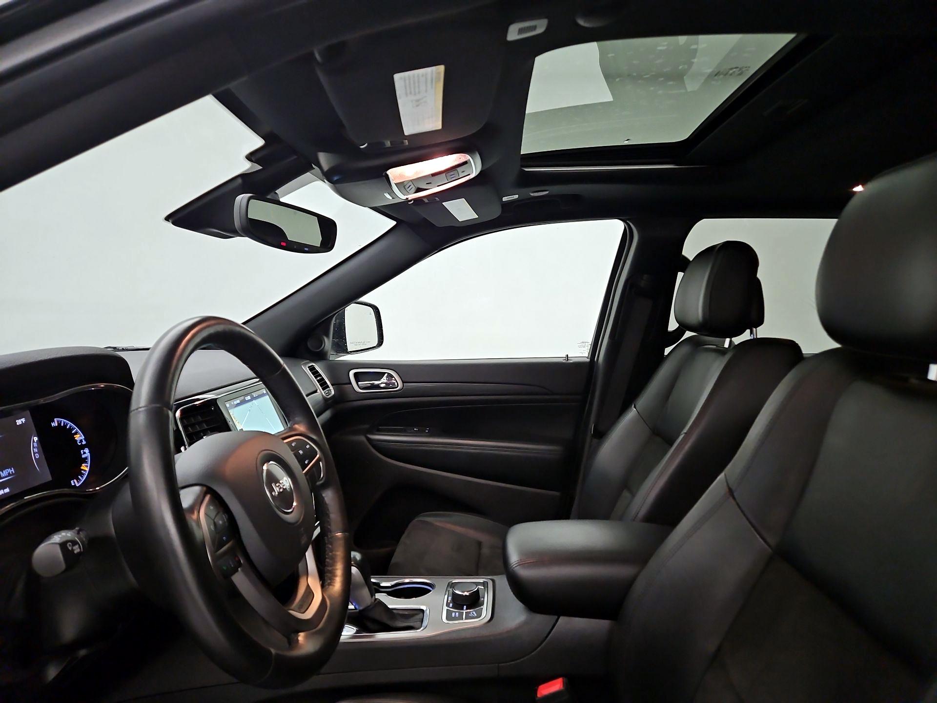 Thumbnail: 2020 Jeep Grand Cherokee - 20