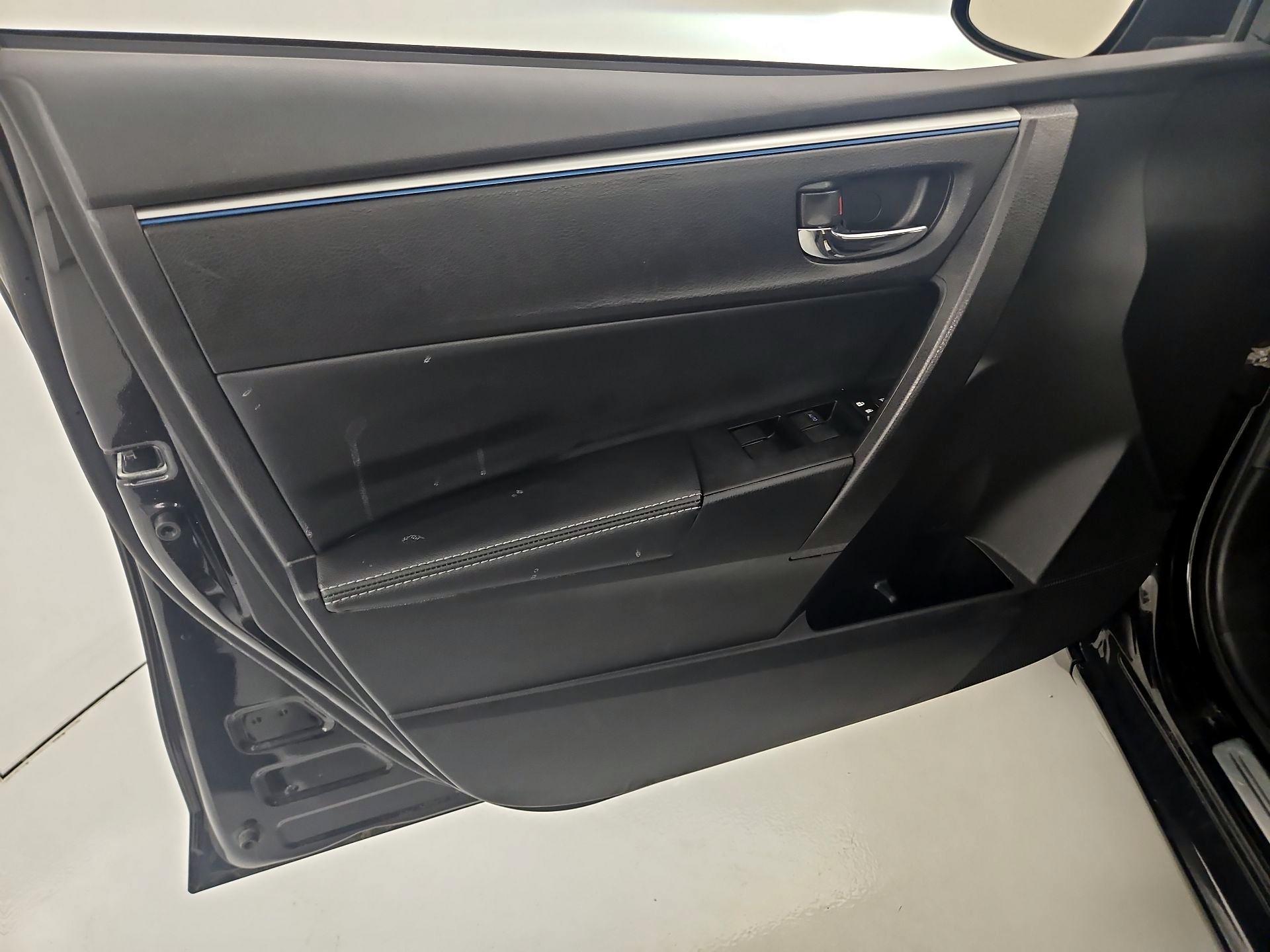 Thumbnail: 2015 Toyota Corolla - 12