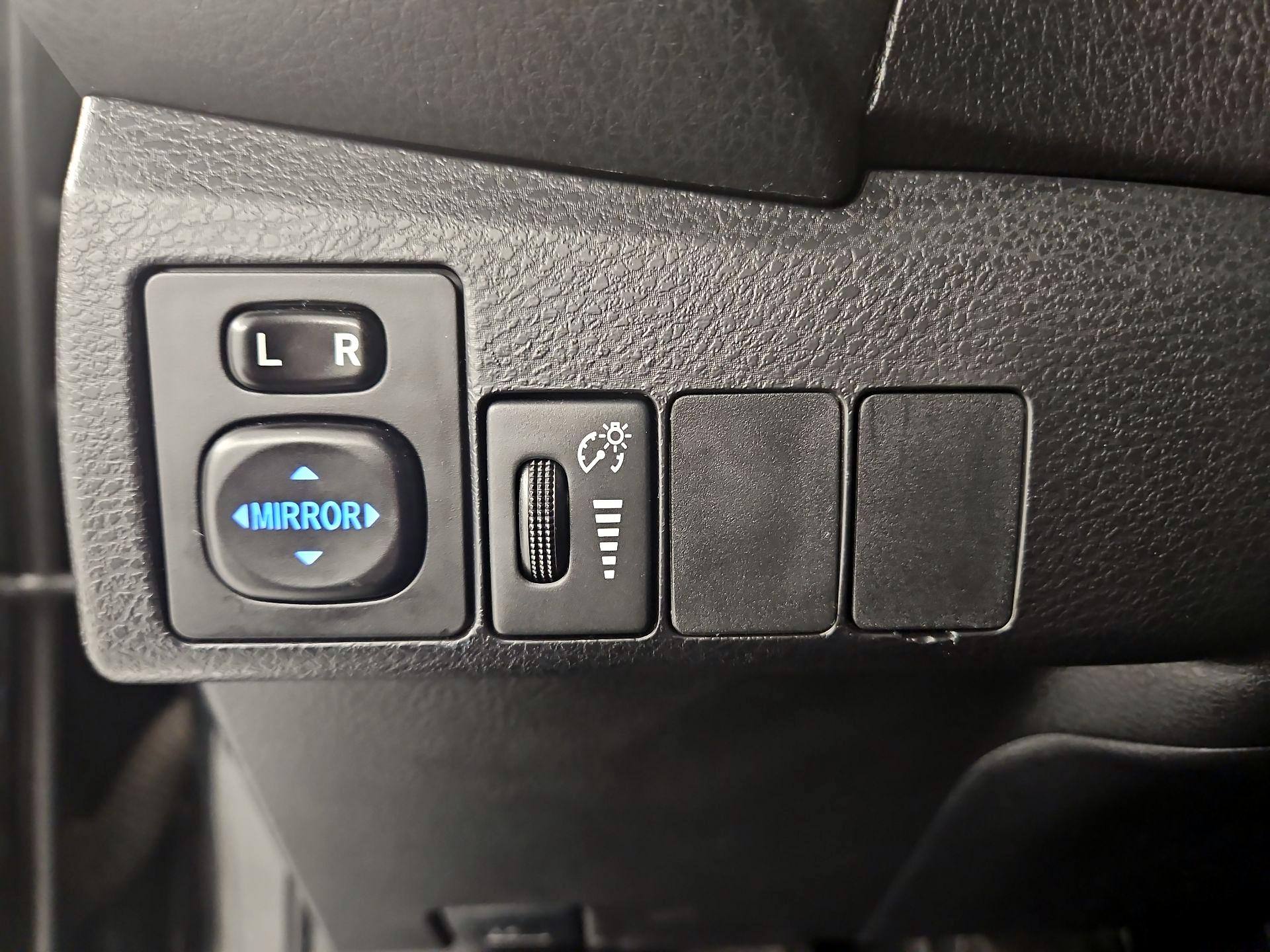 Thumbnail: 2015 Toyota Corolla - 13