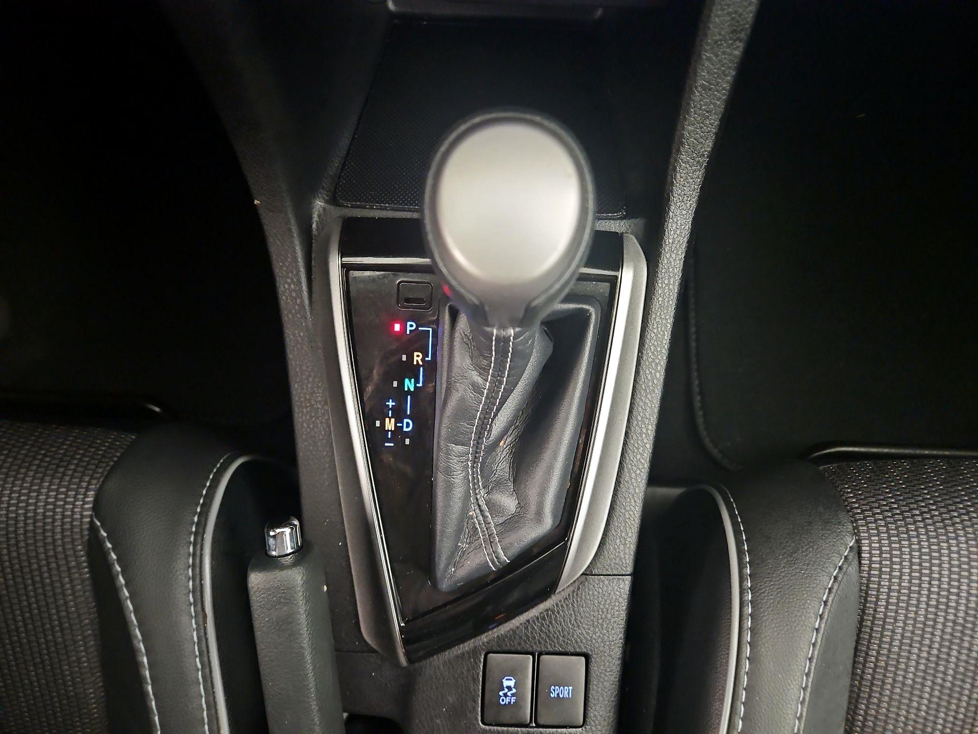 Thumbnail: 2015 Toyota Corolla - 17