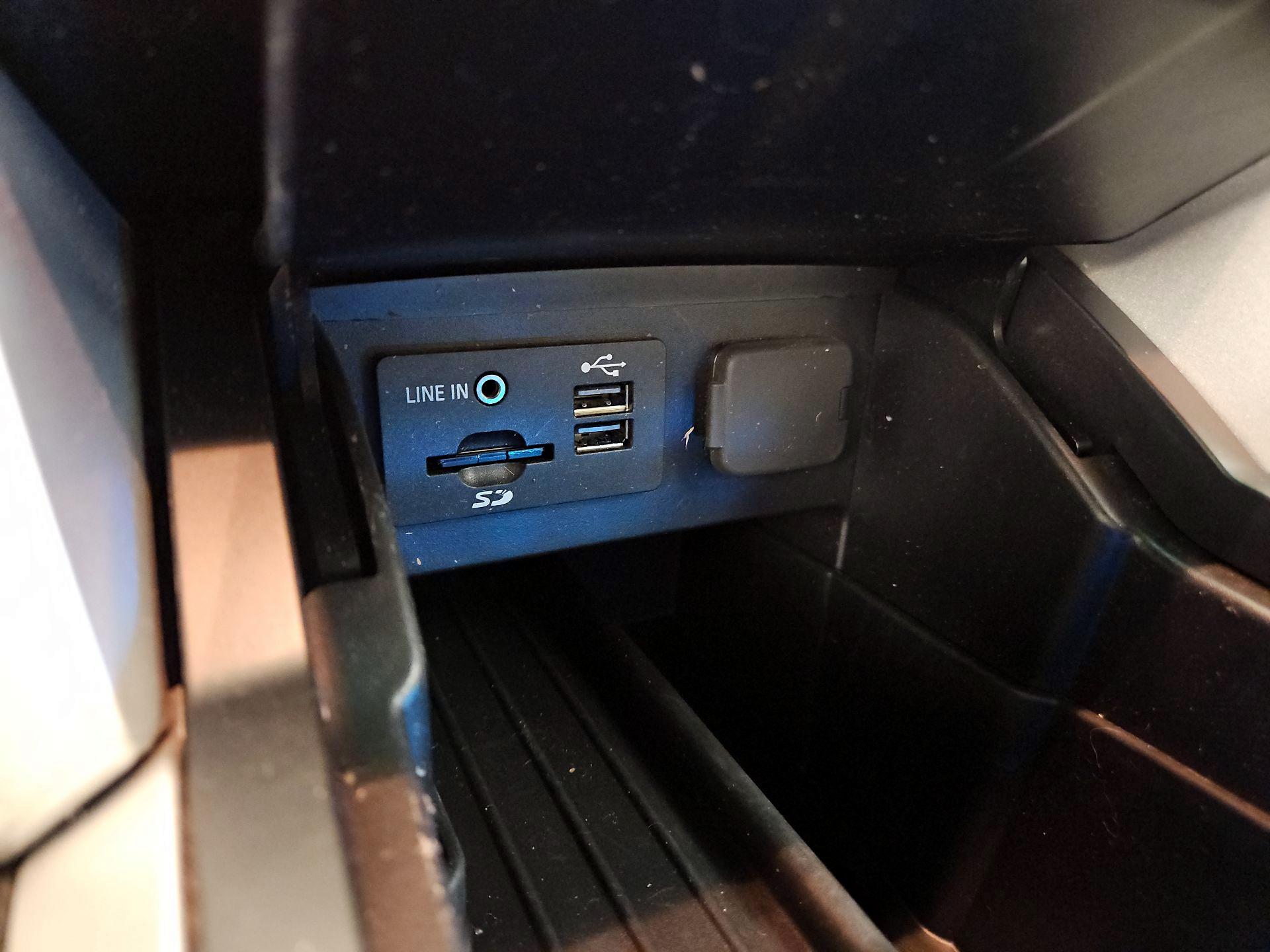 Thumbnail: 2014 Ford Explorer - 18