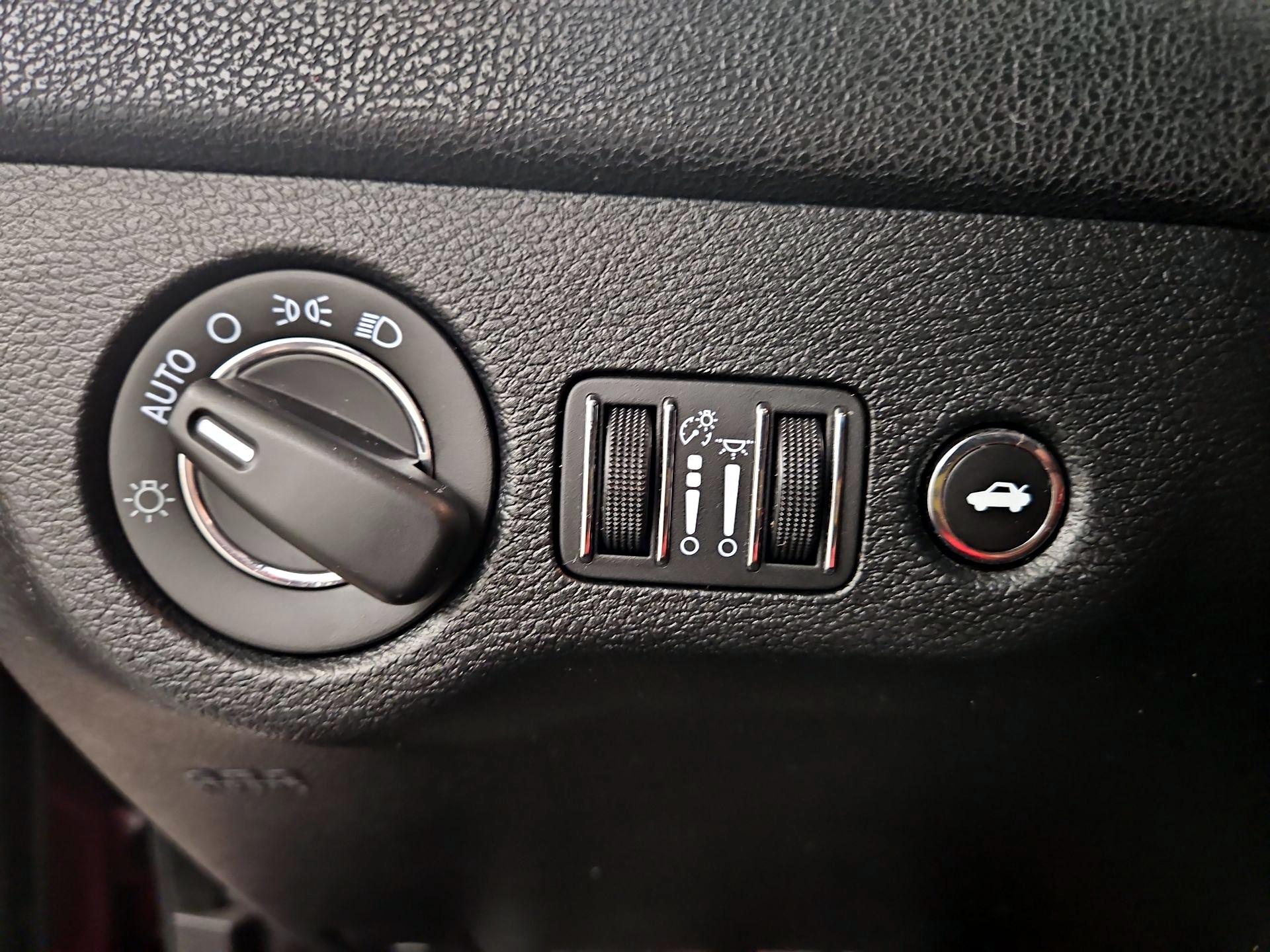 Thumbnail: 2018 Chrysler 300 - 13