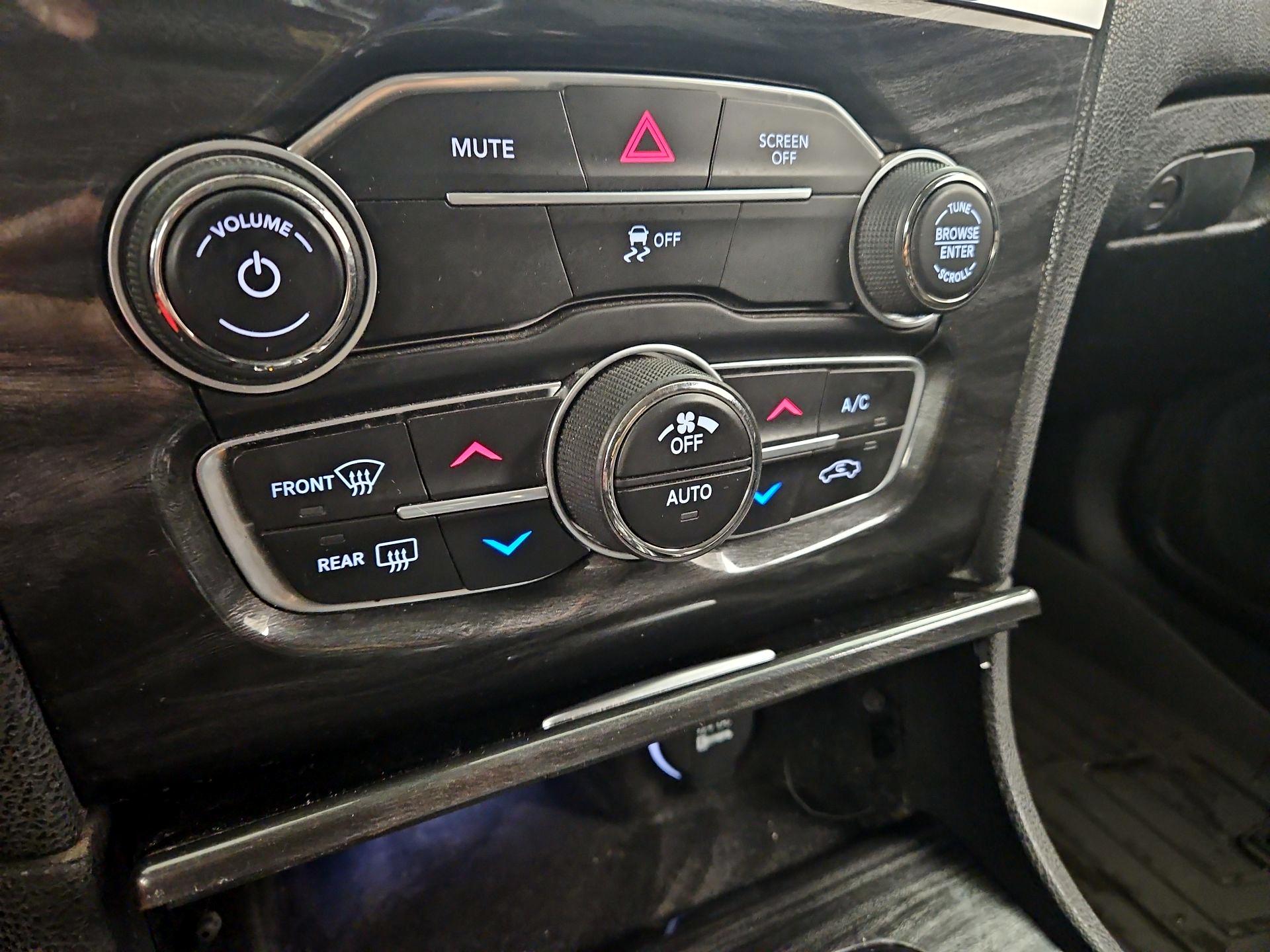 Thumbnail: 2018 Chrysler 300 - 16