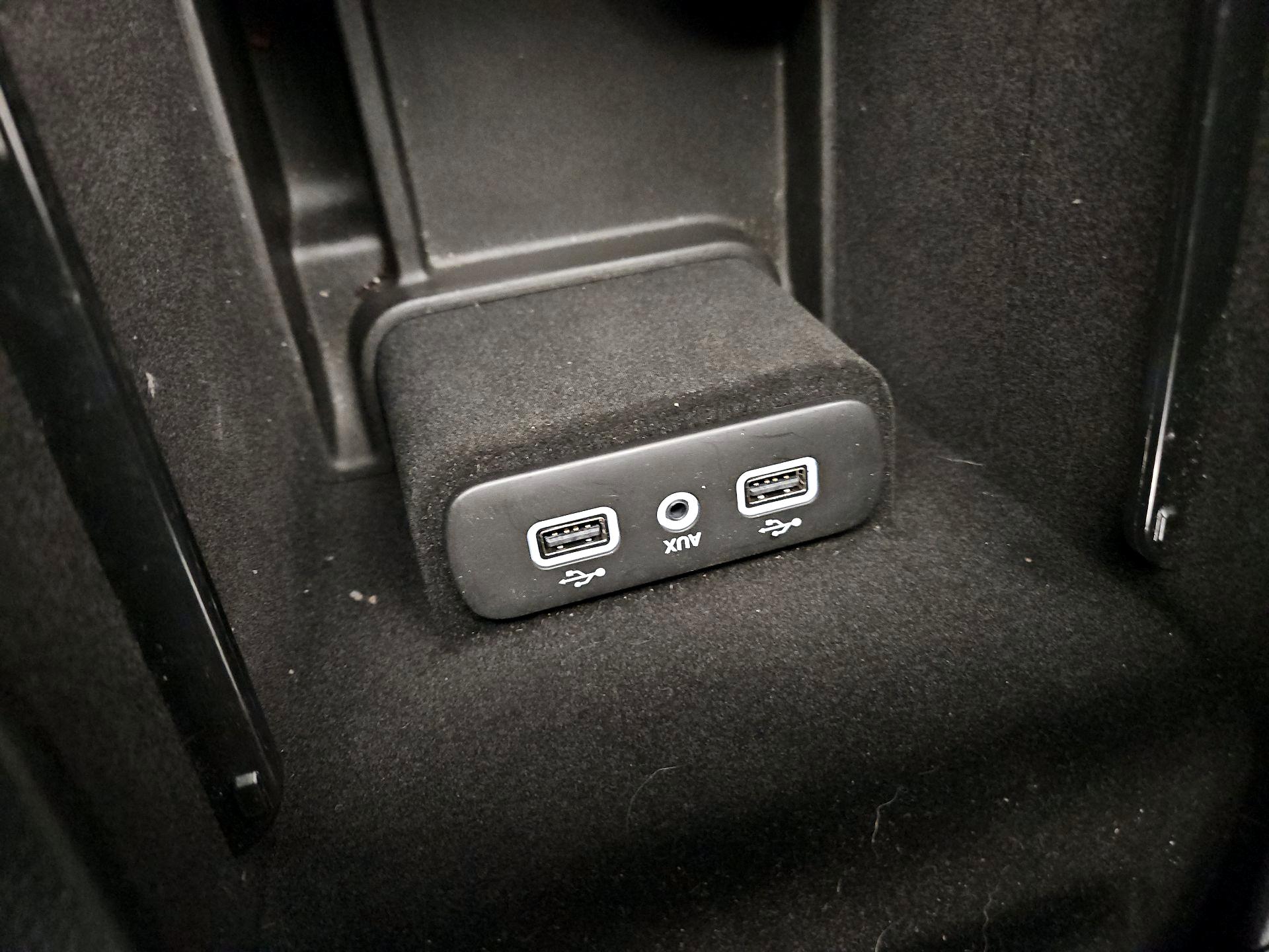 Thumbnail: 2018 Chrysler 300 - 18