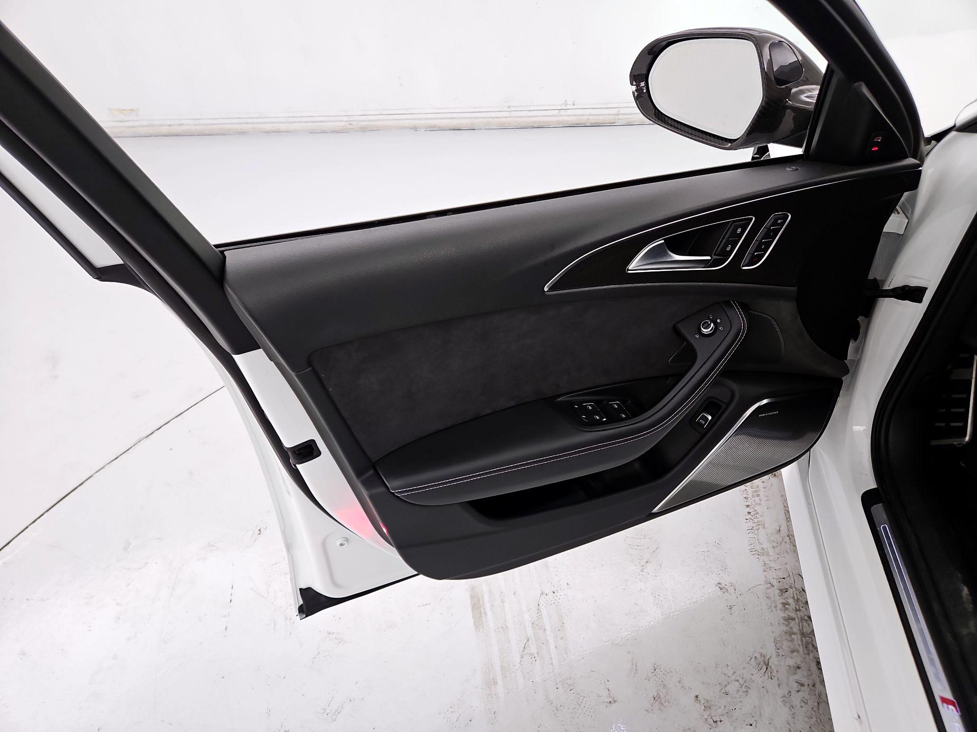 Thumbnail: 2017 Audi S6 - 12