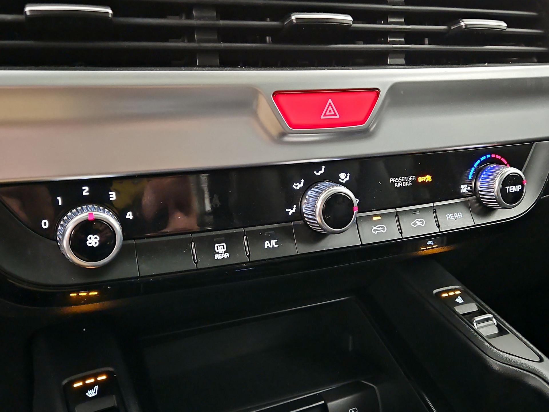 Thumbnail: 2021 Kia Telluride - 16